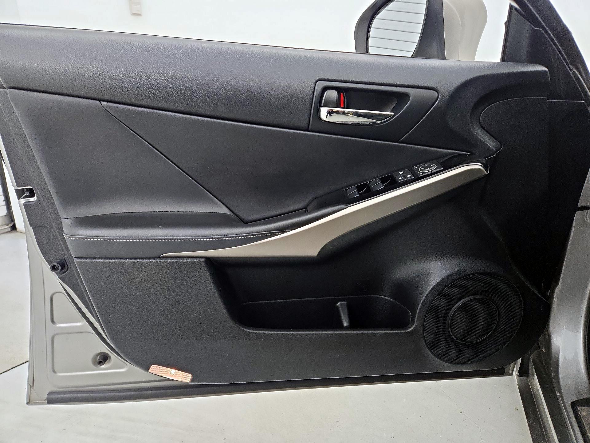 Thumbnail: 2015 Lexus IS - 12