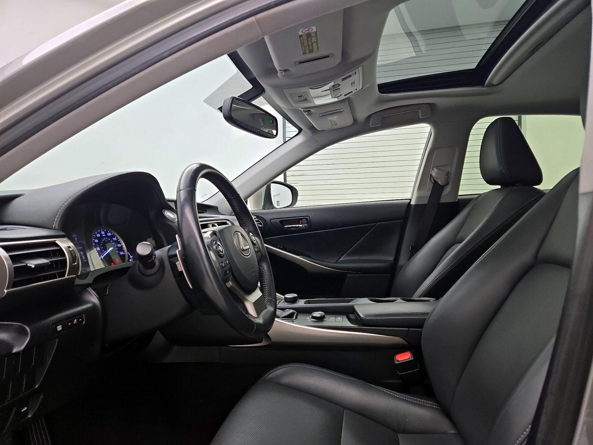 Thumbnail: 2015 Lexus IS - 17