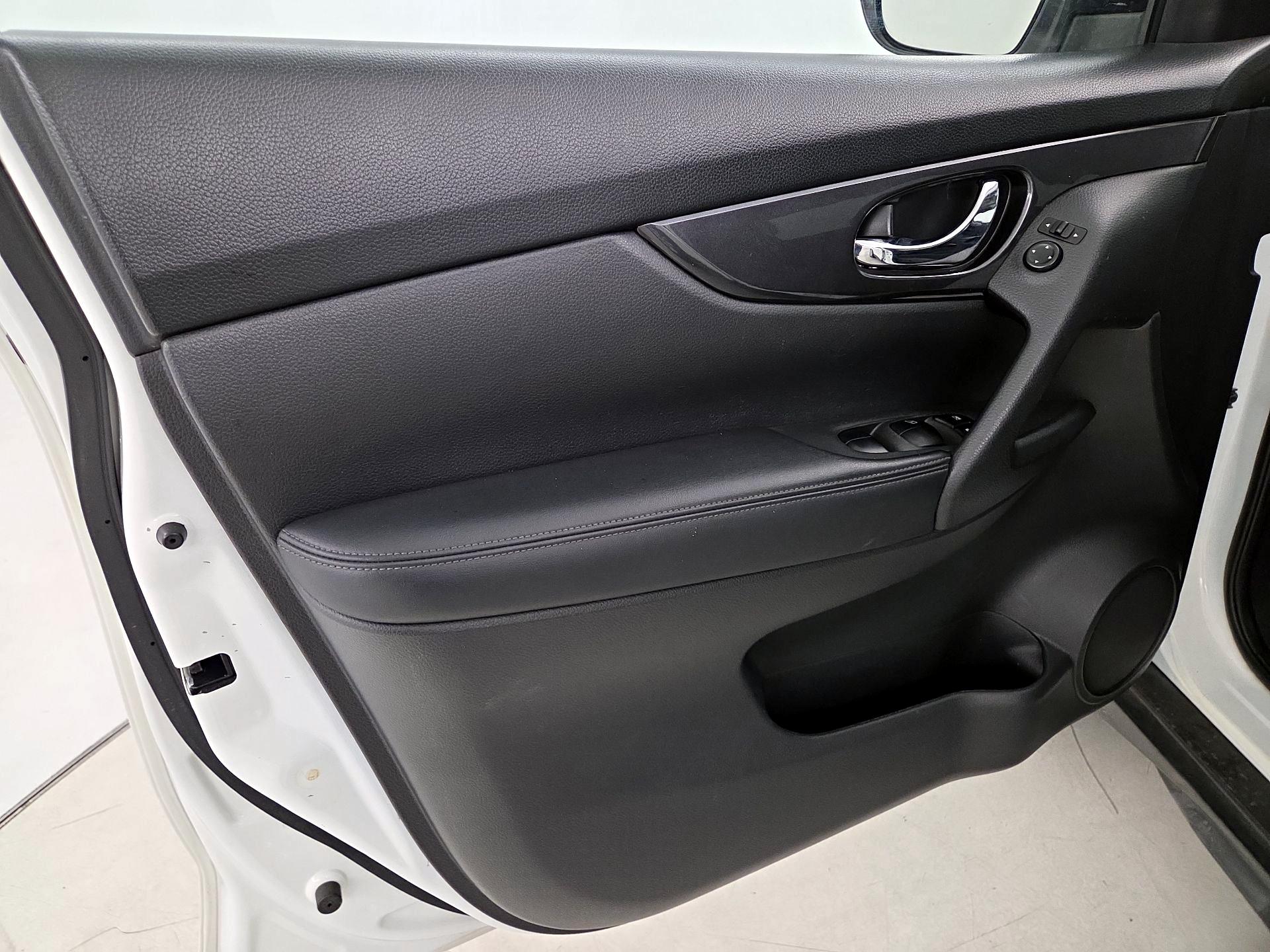 Thumbnail: 2018 Nissan Rogue - 12