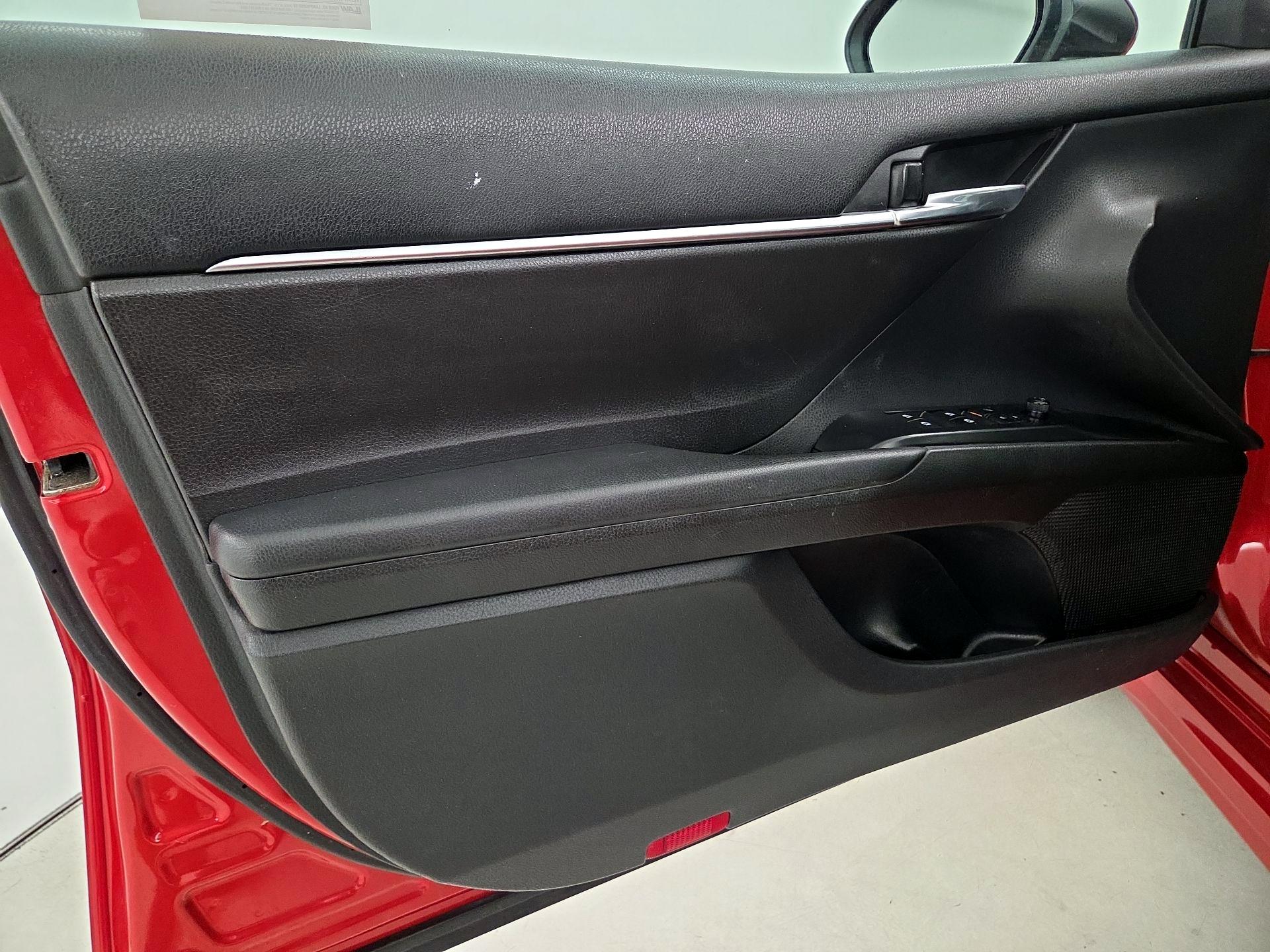 Thumbnail: 2020 Toyota Camry - 12