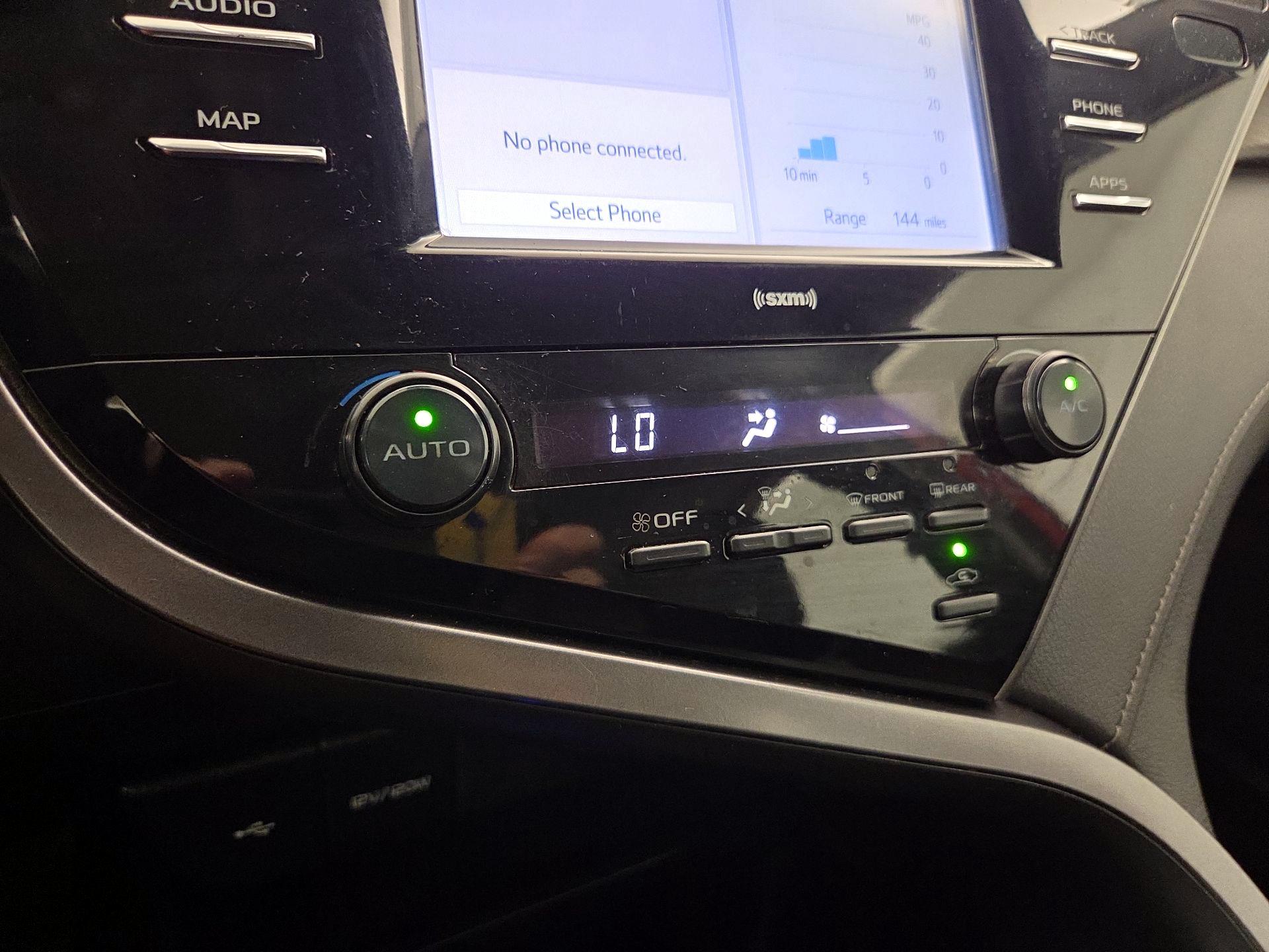 Thumbnail: 2020 Toyota Camry - 16