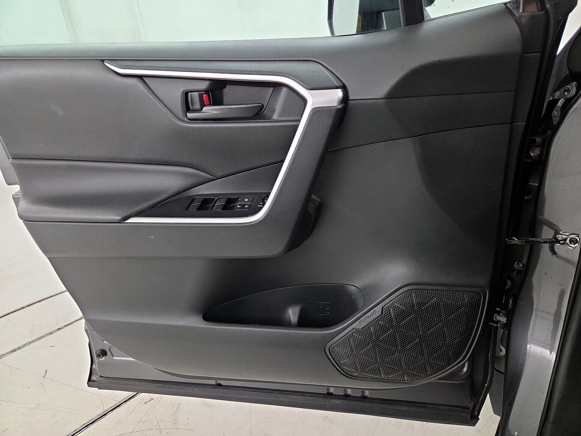 Thumbnail: 2021 Toyota RAV4 - 12