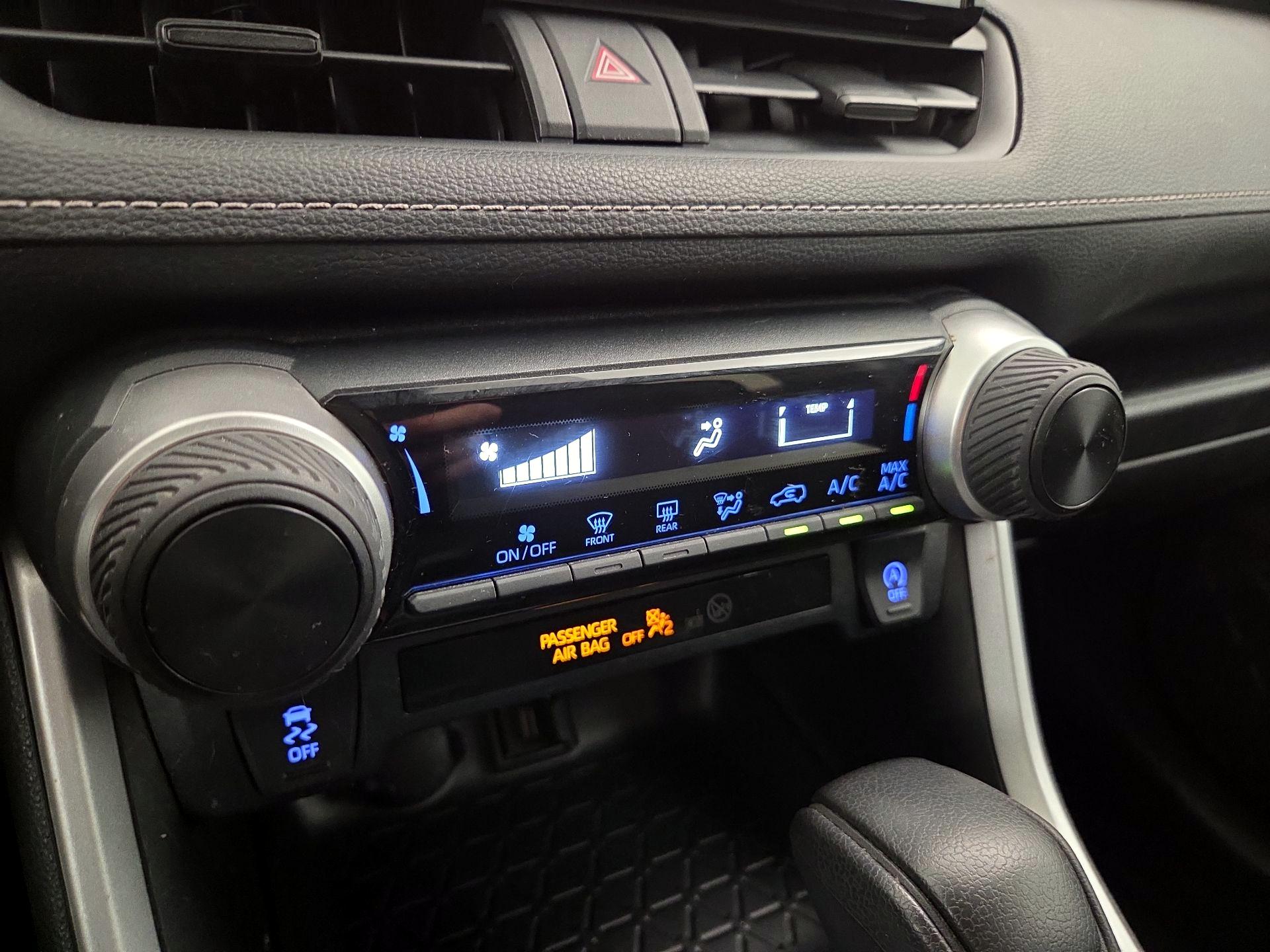 Thumbnail: 2021 Toyota RAV4 - 16