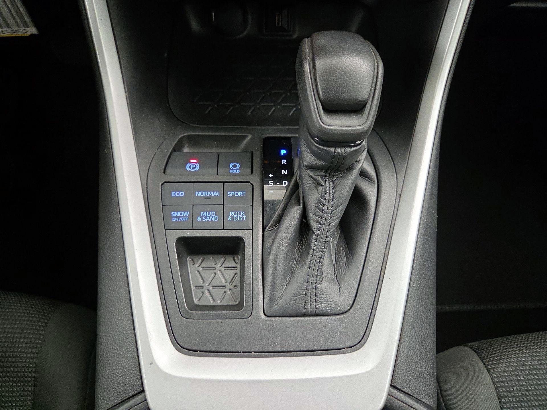 Thumbnail: 2021 Toyota RAV4 - 17