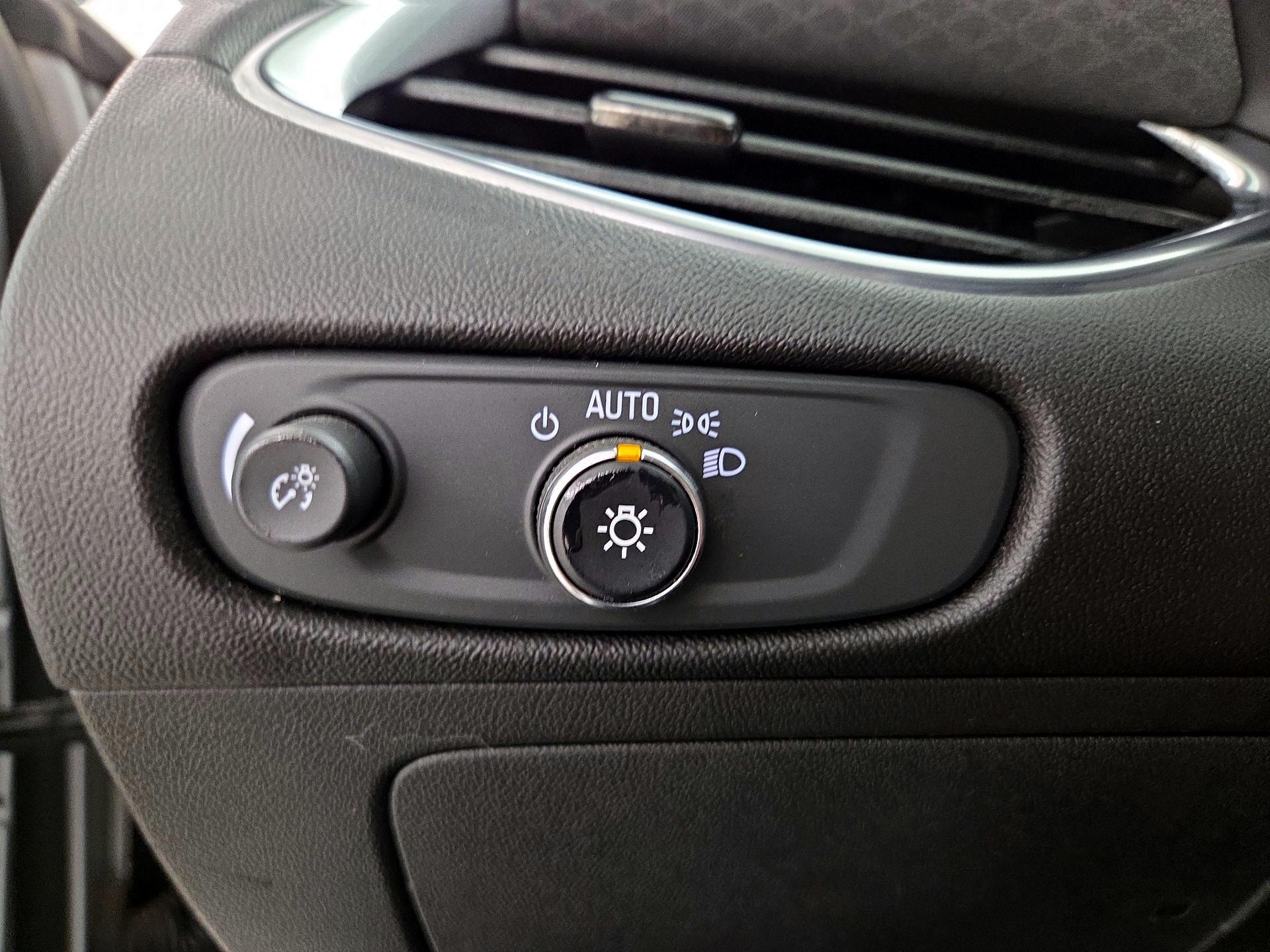 Thumbnail: 2018 Chevrolet Malibu - 13