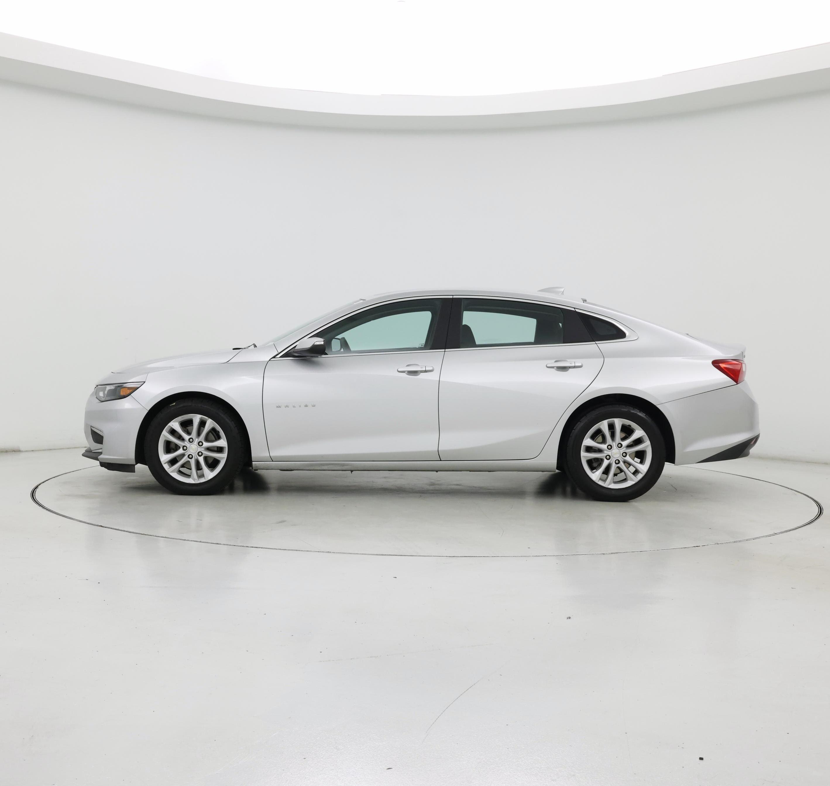 Thumbnail: 2018 Chevrolet Malibu - 3