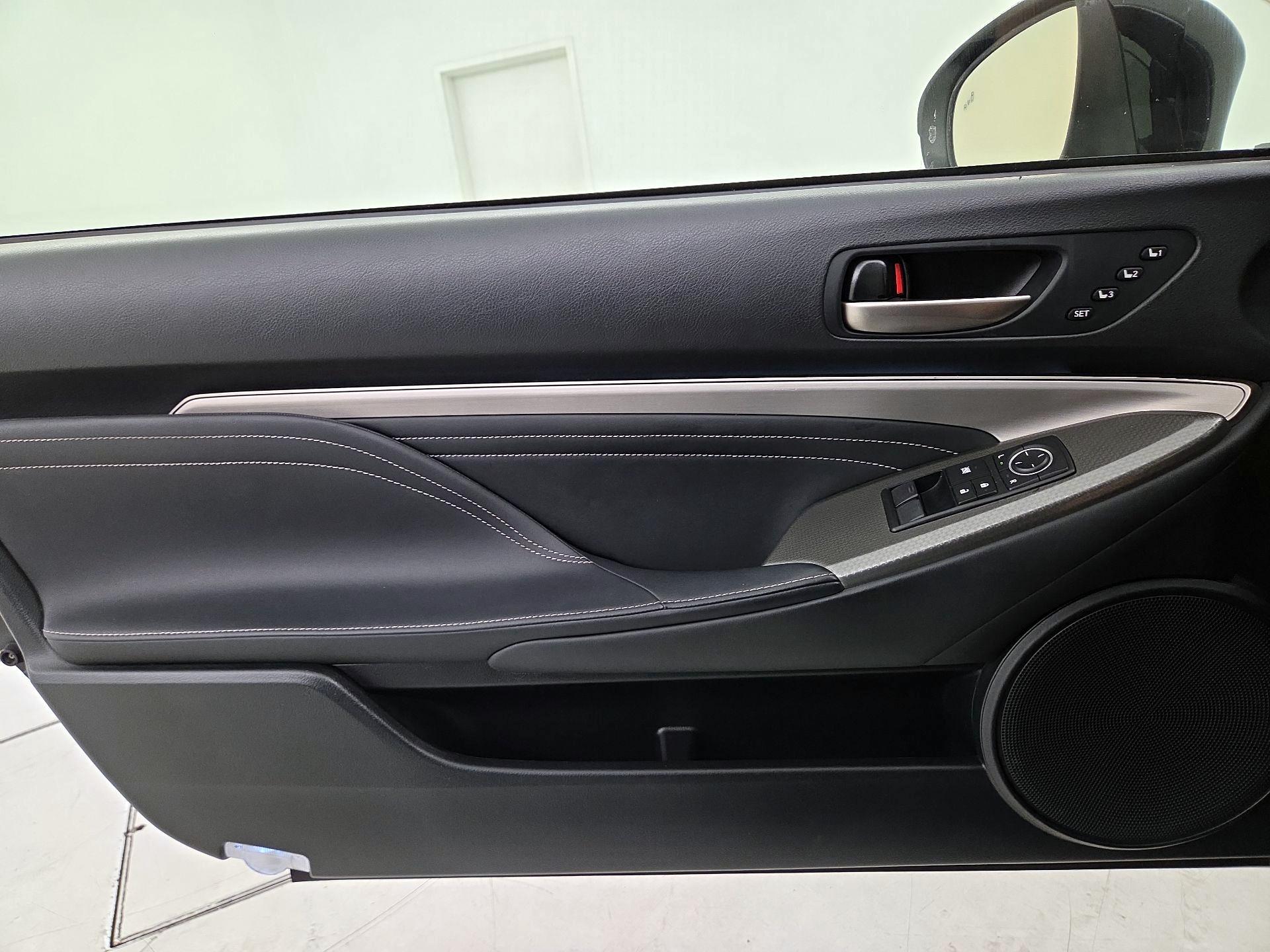 Thumbnail: 2017 Lexus RC - 12