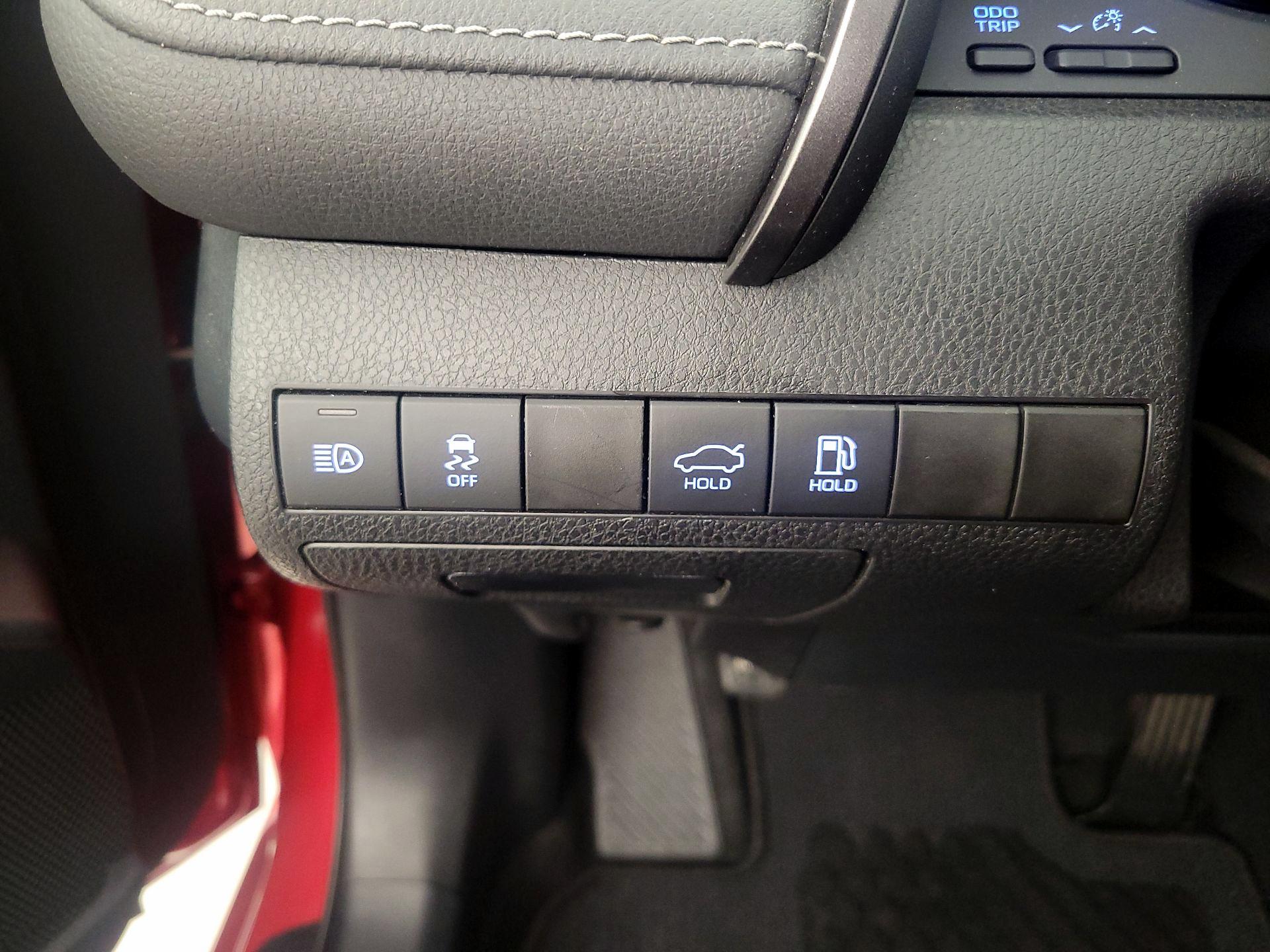 Thumbnail: 2021 Toyota Camry - 13