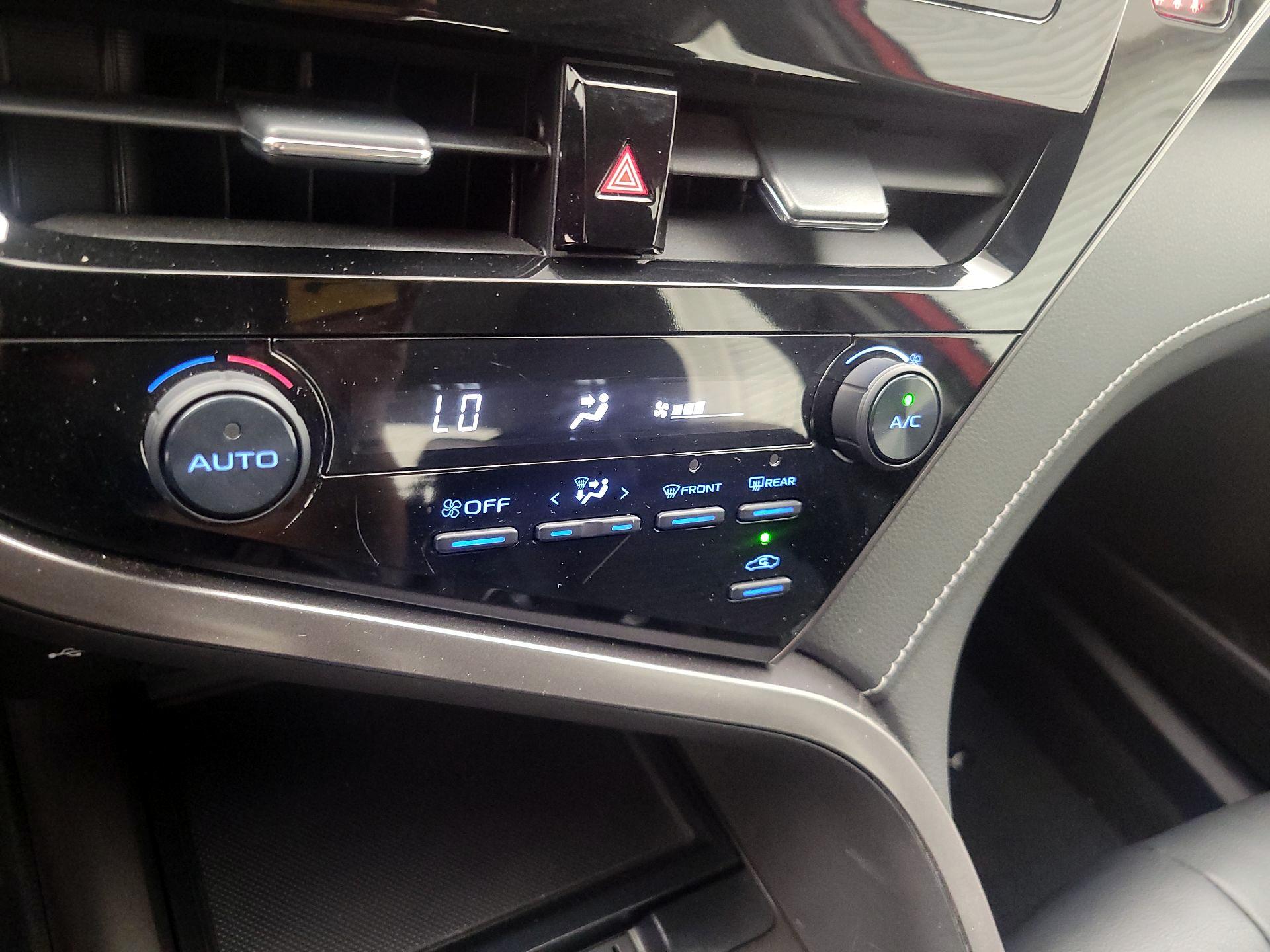 Thumbnail: 2021 Toyota Camry - 16