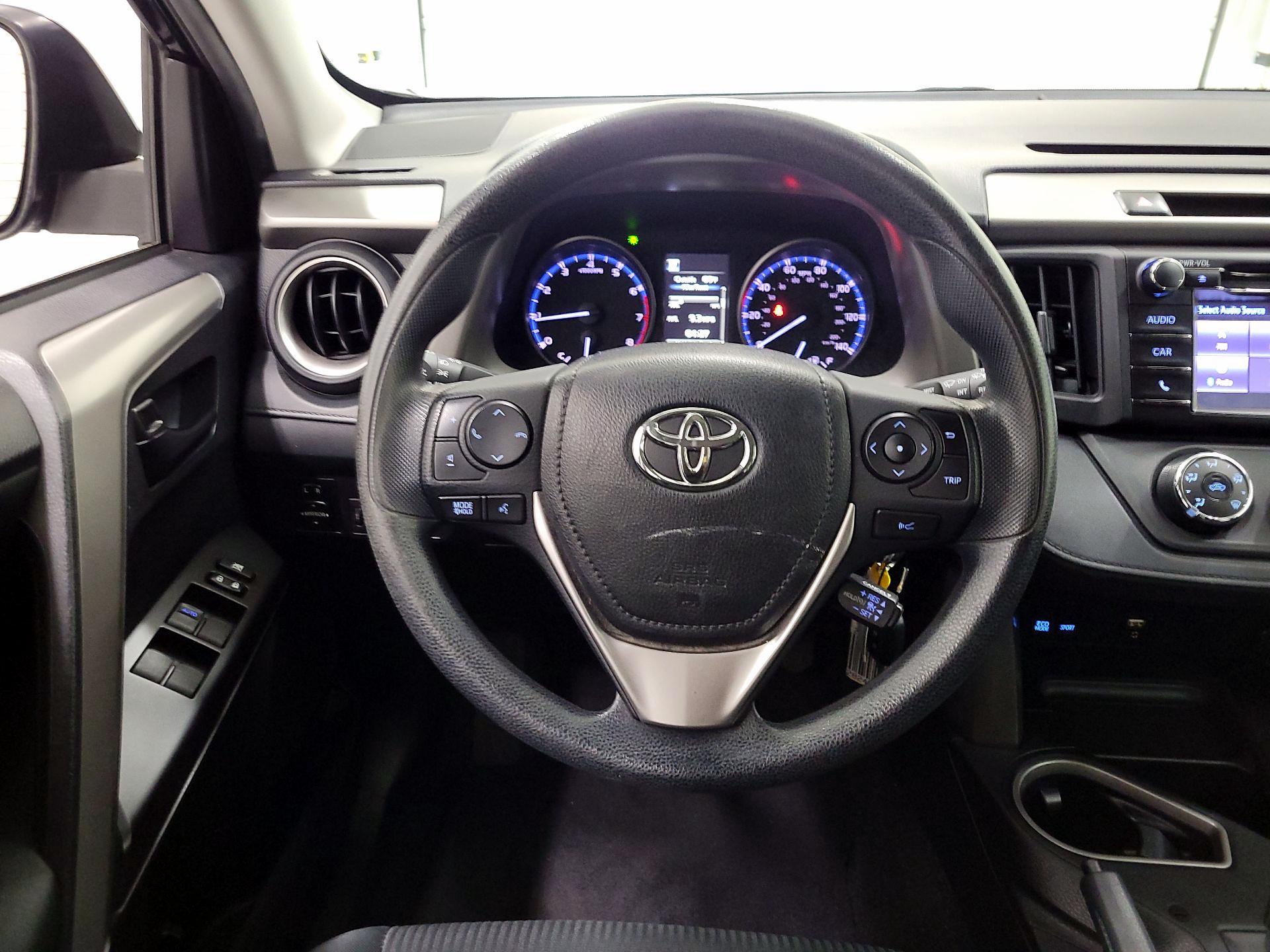 Thumbnail: 2018 Toyota RAV4 - 10
