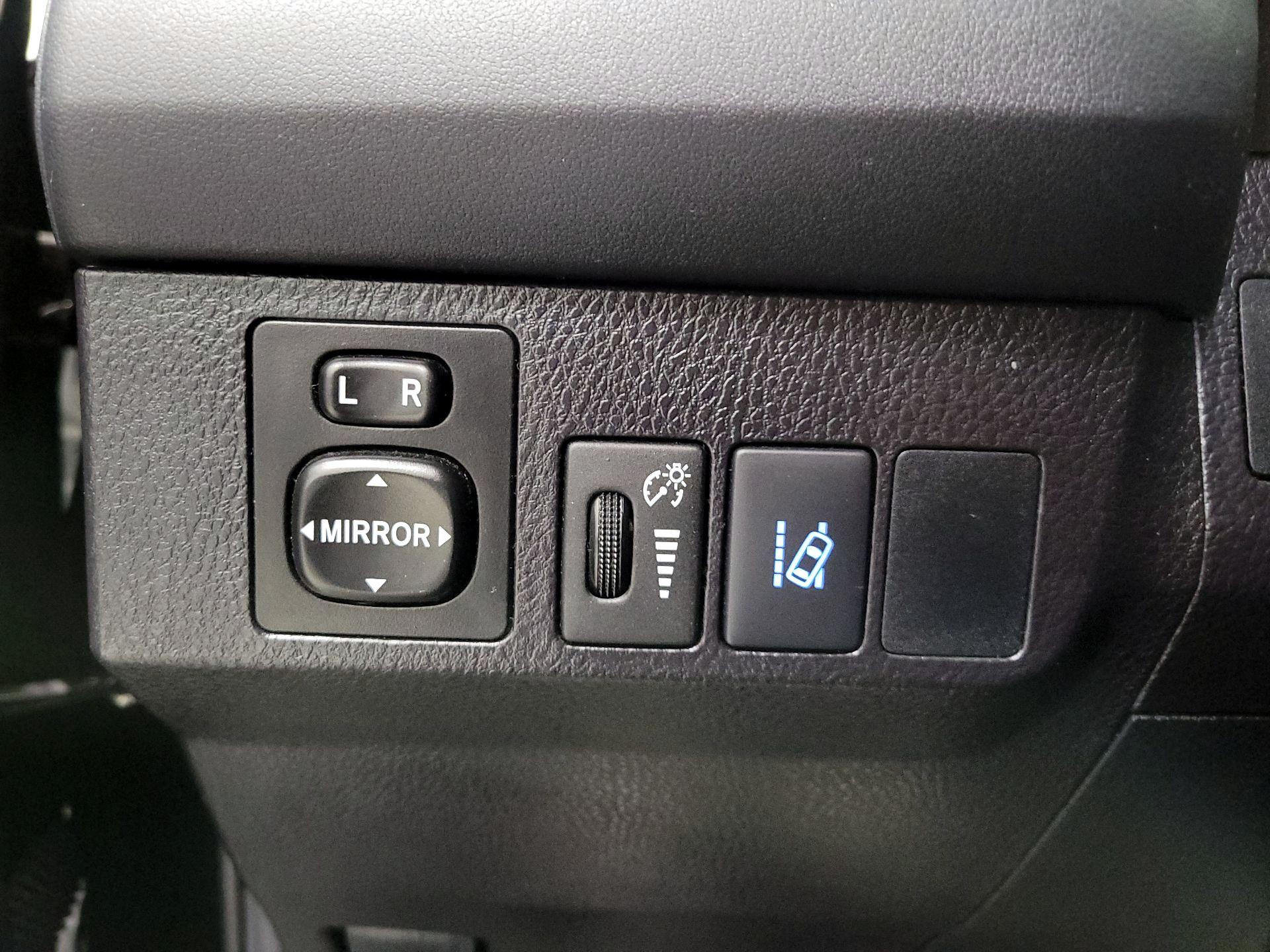 Thumbnail: 2018 Toyota RAV4 - 13