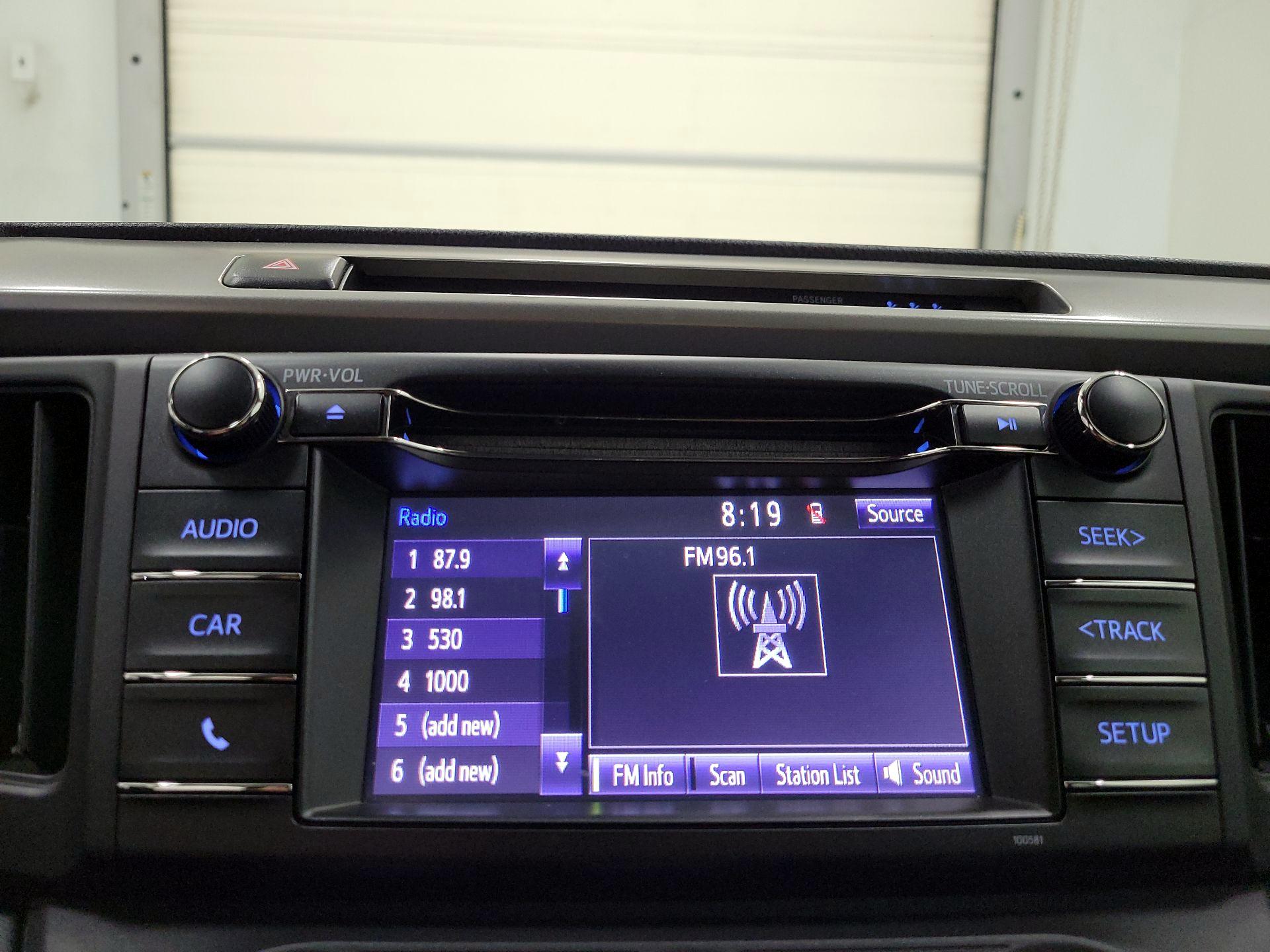 Thumbnail: 2018 Toyota RAV4 - 15