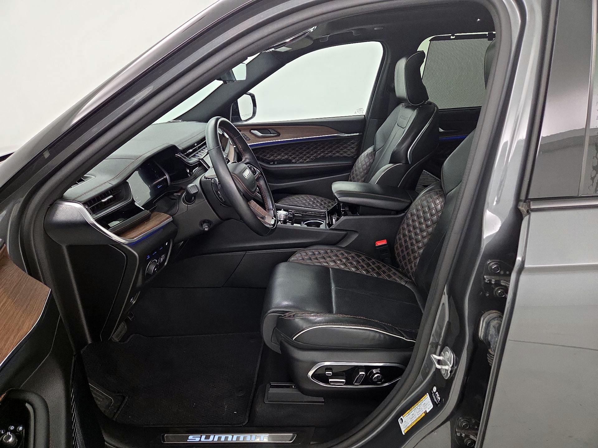 Thumbnail: 2022 Jeep Grand Cherokee - 11