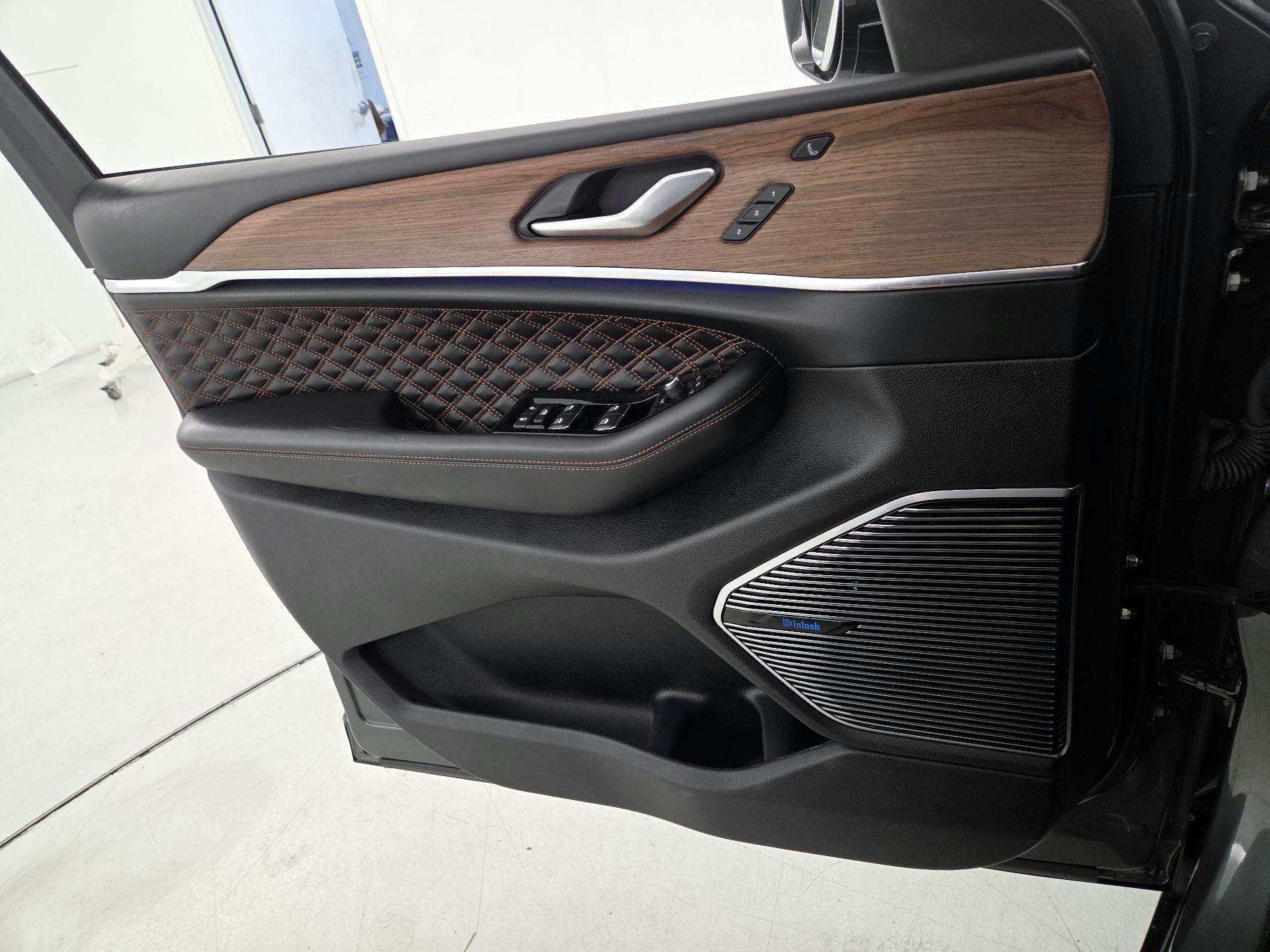 Thumbnail: 2022 Jeep Grand Cherokee - 12