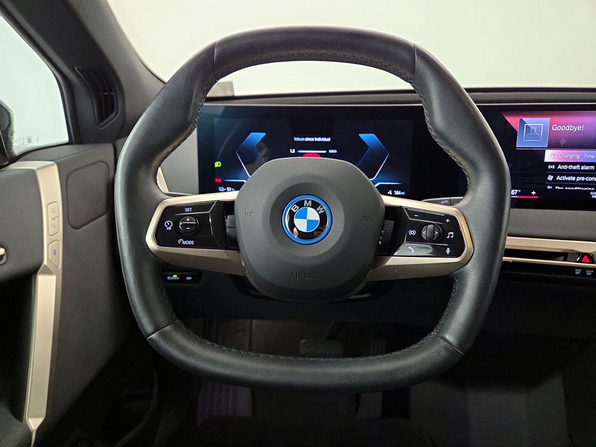 Thumbnail: 2022 BMW iX - 10