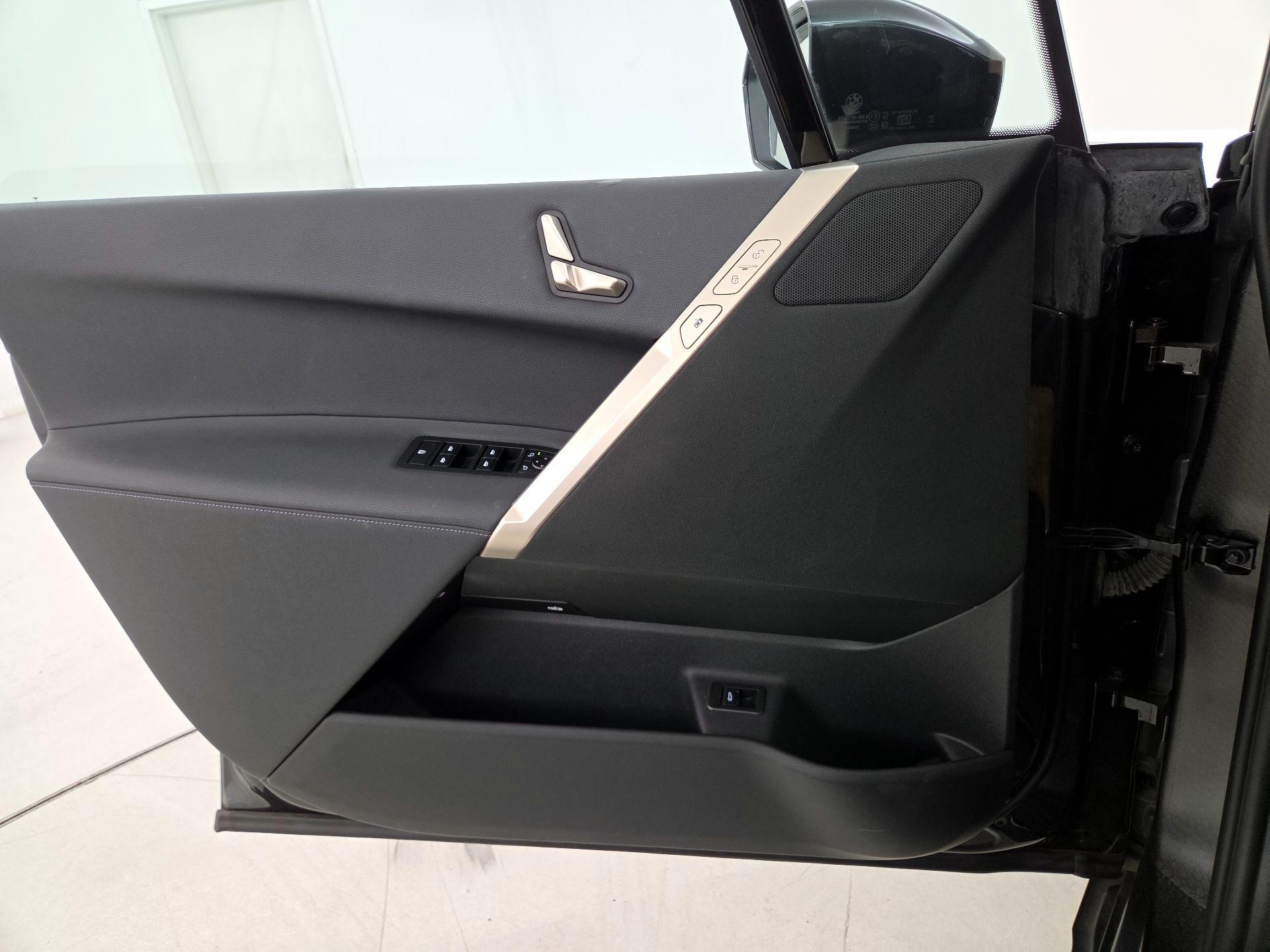 Thumbnail: 2022 BMW iX - 12