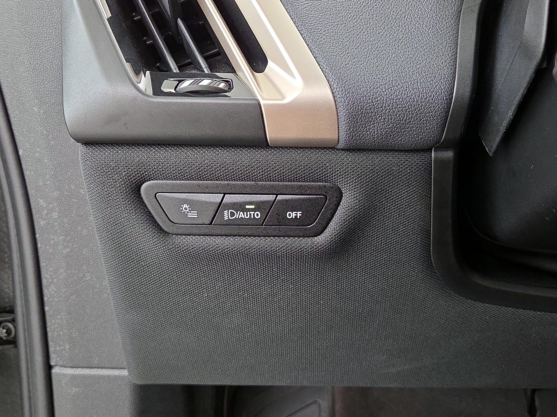 Thumbnail: 2022 BMW iX - 13