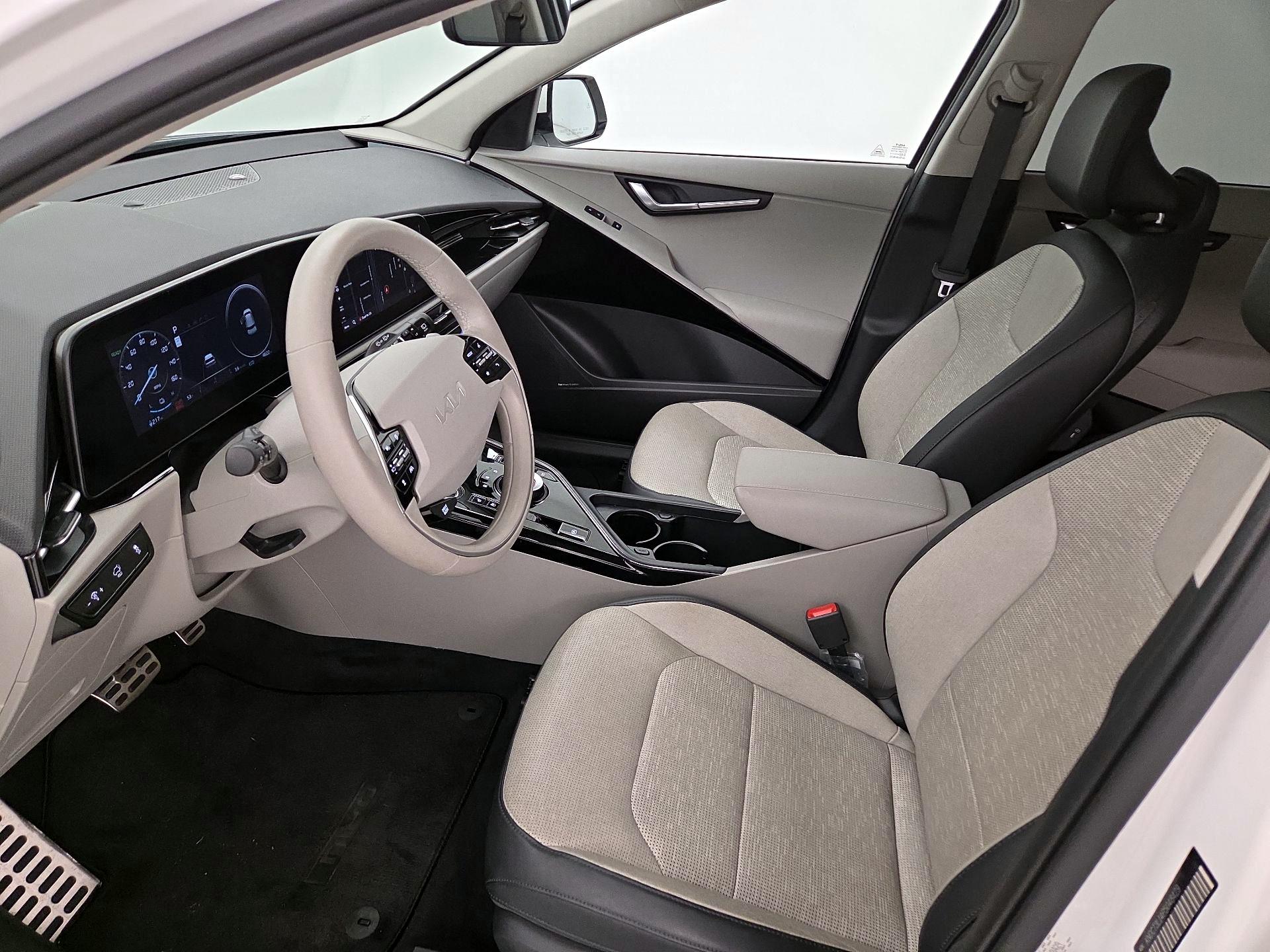 Thumbnail: 2023 Kia Niro - 11