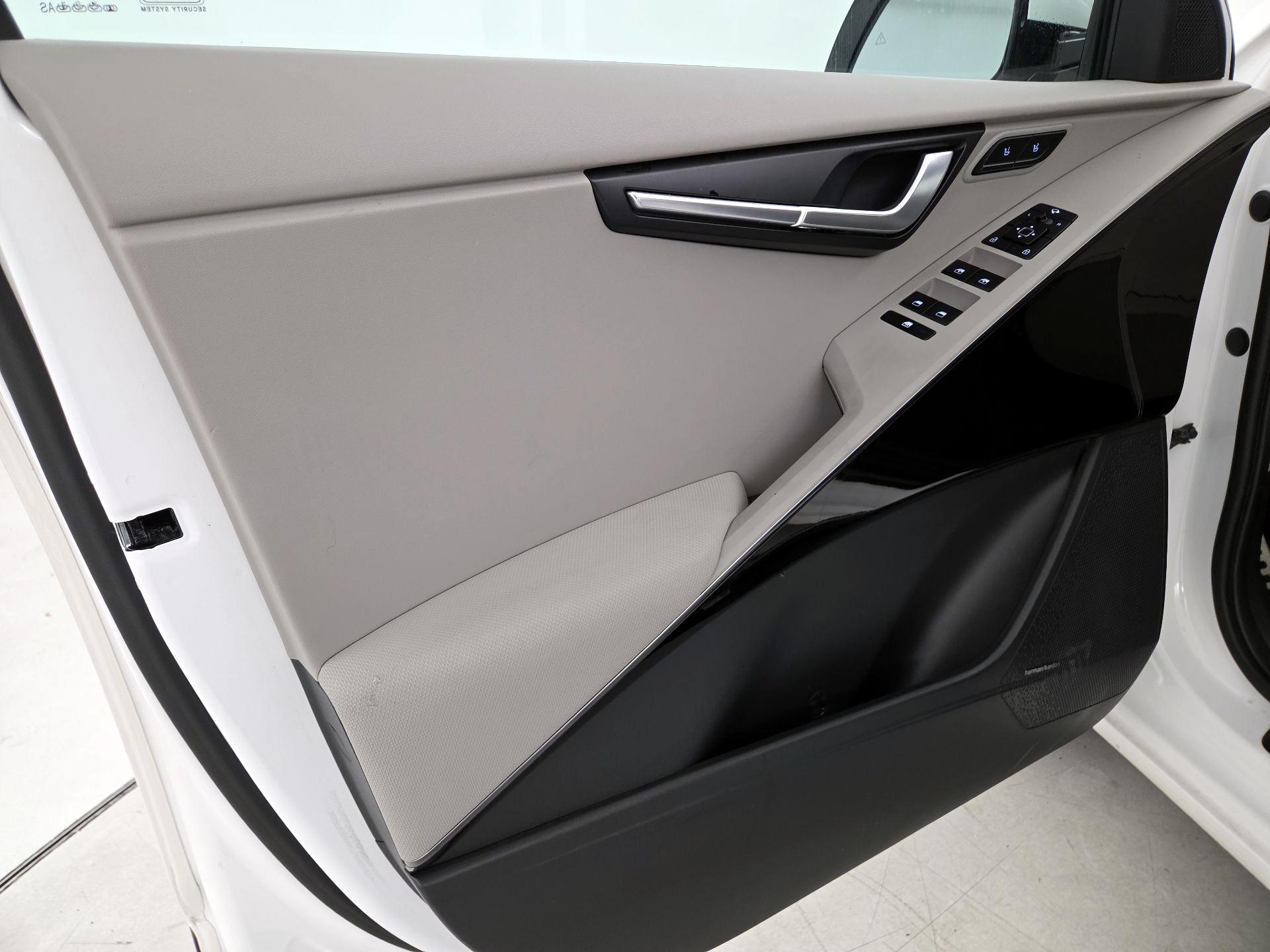 Thumbnail: 2023 Kia Niro - 12