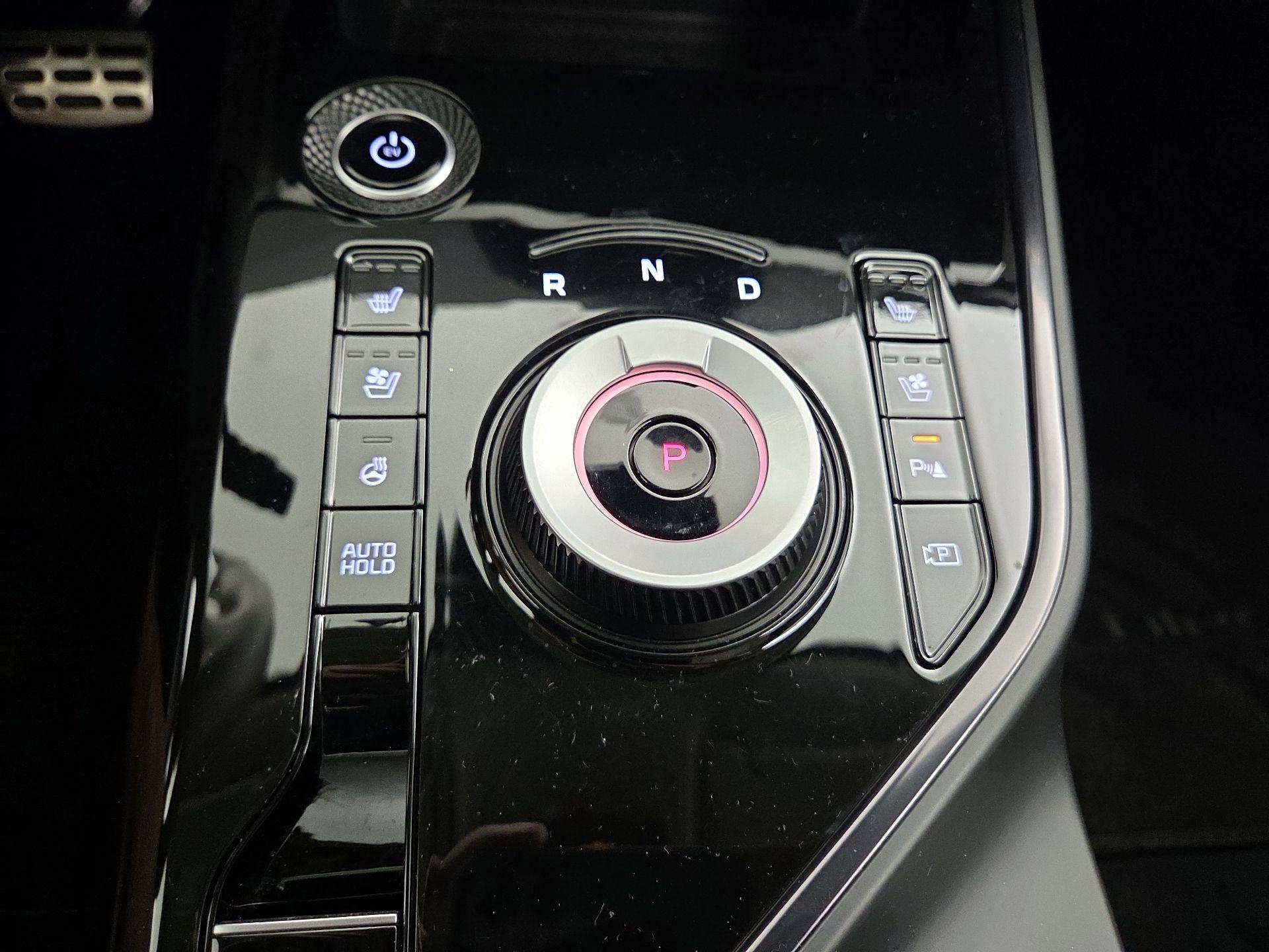 Thumbnail: 2023 Kia Niro - 18