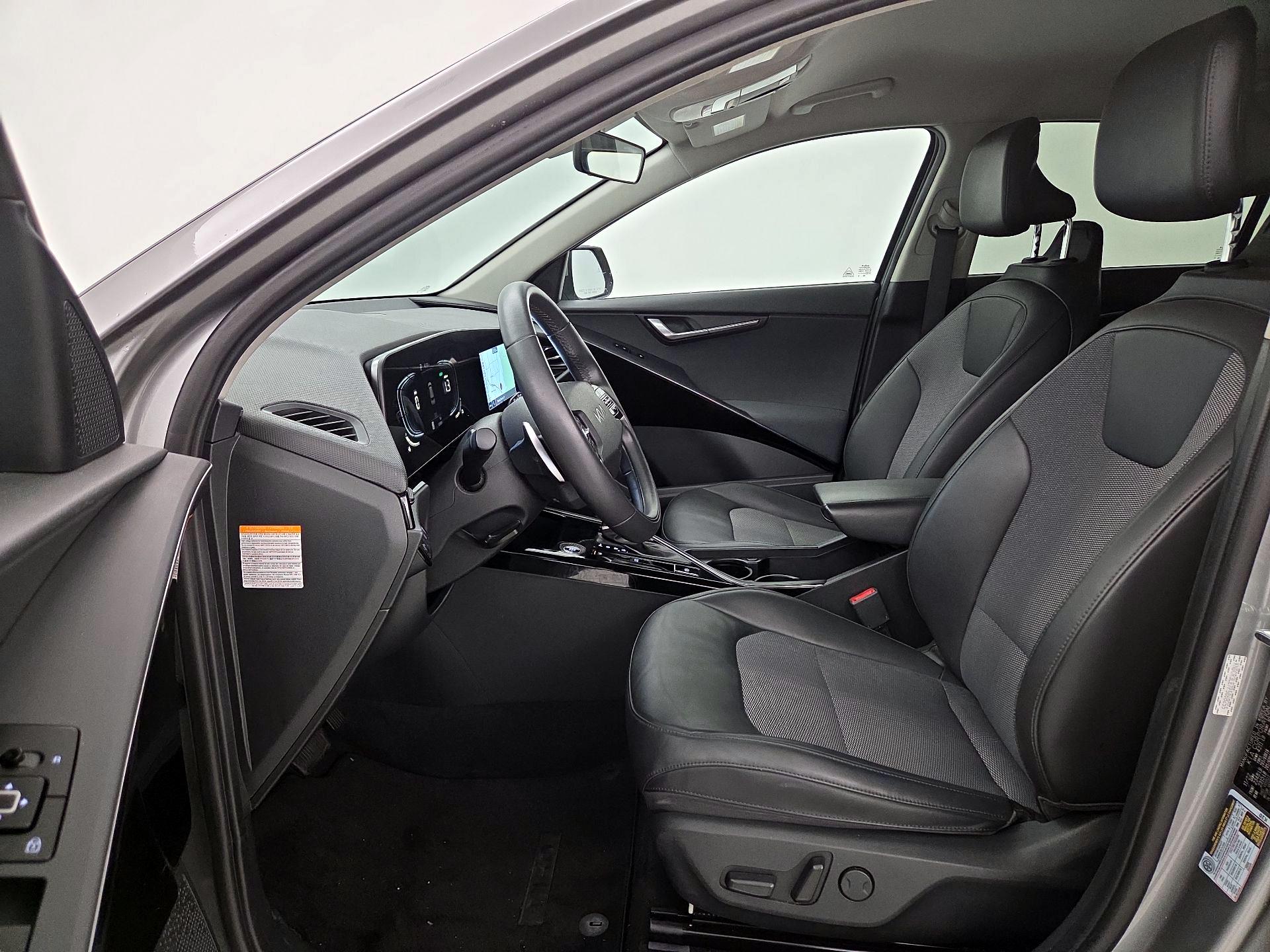 Thumbnail: 2023 Kia Niro - 11