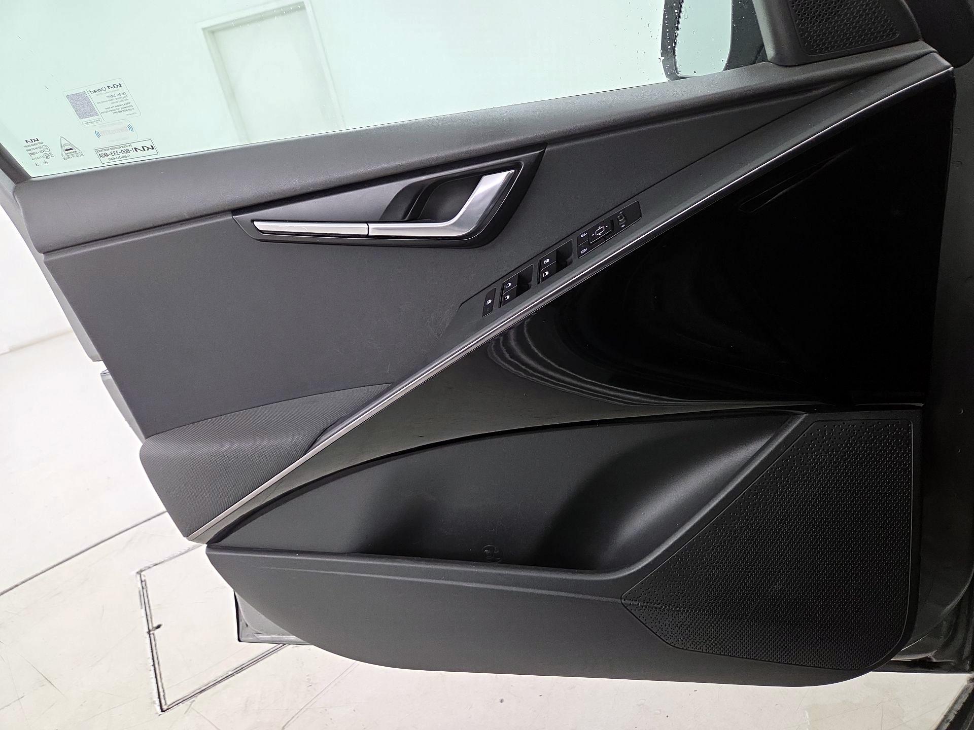 Thumbnail: 2023 Kia Niro - 12