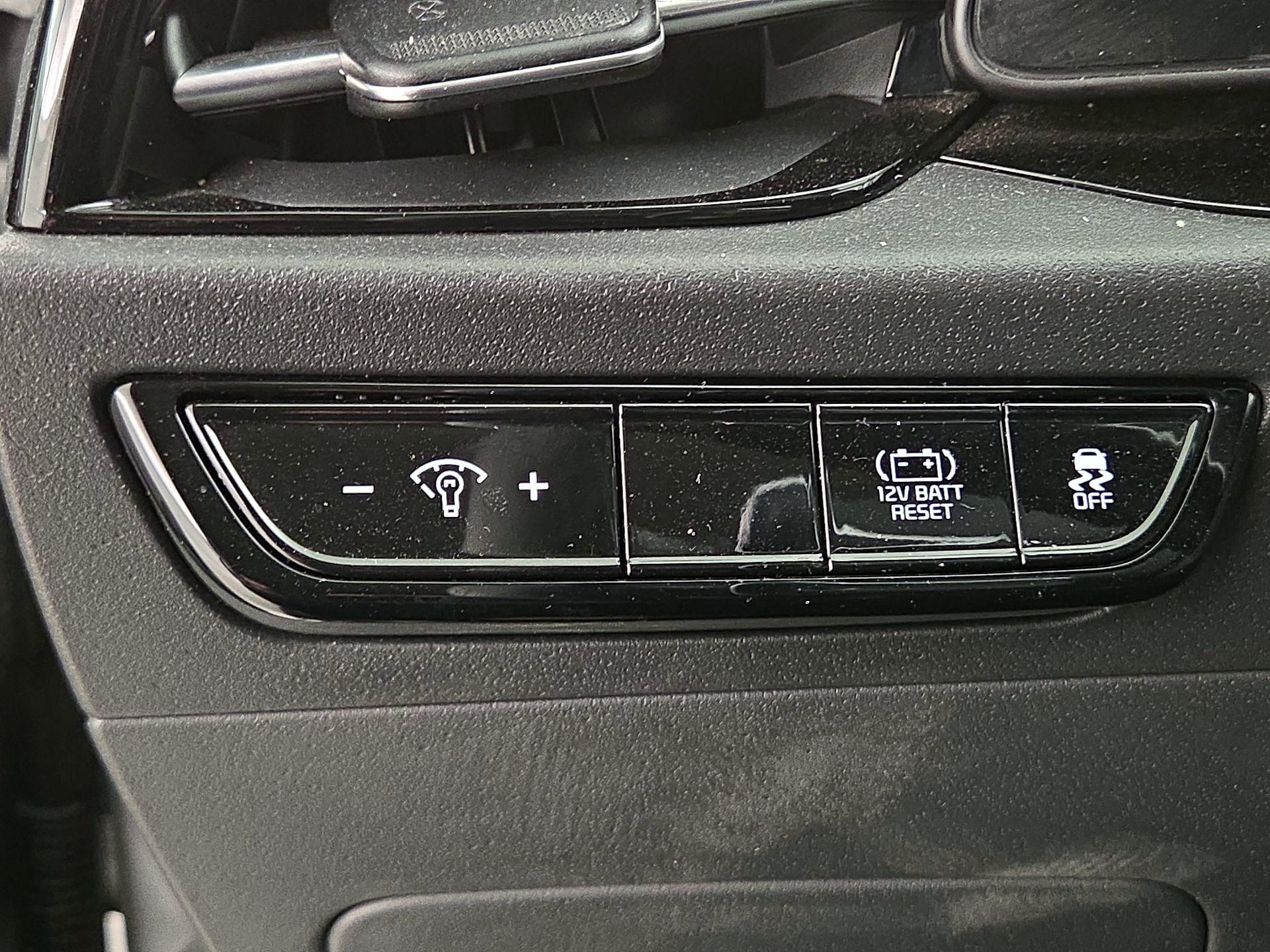 Thumbnail: 2023 Kia Niro - 13