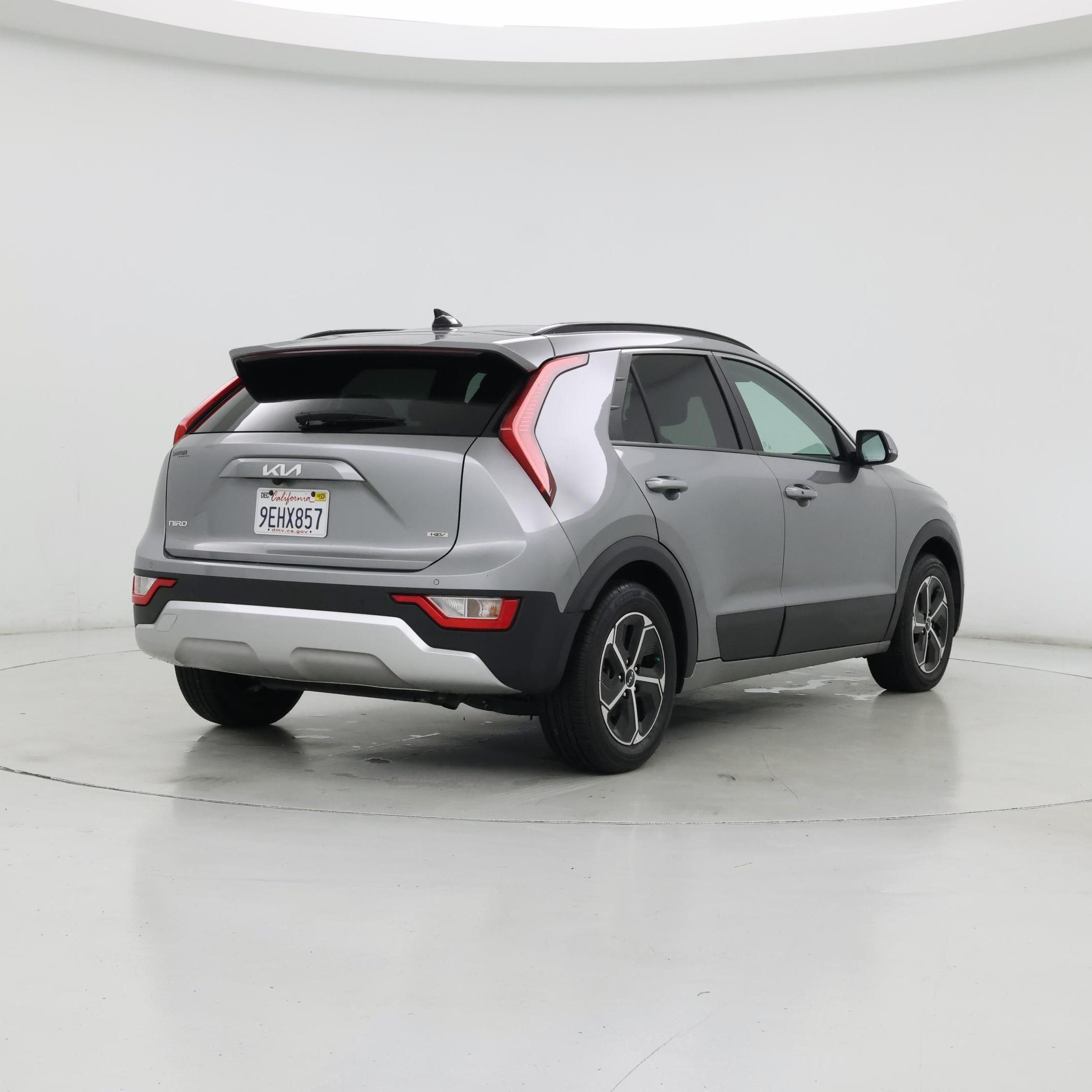 Thumbnail: 2023 Kia Niro - 8