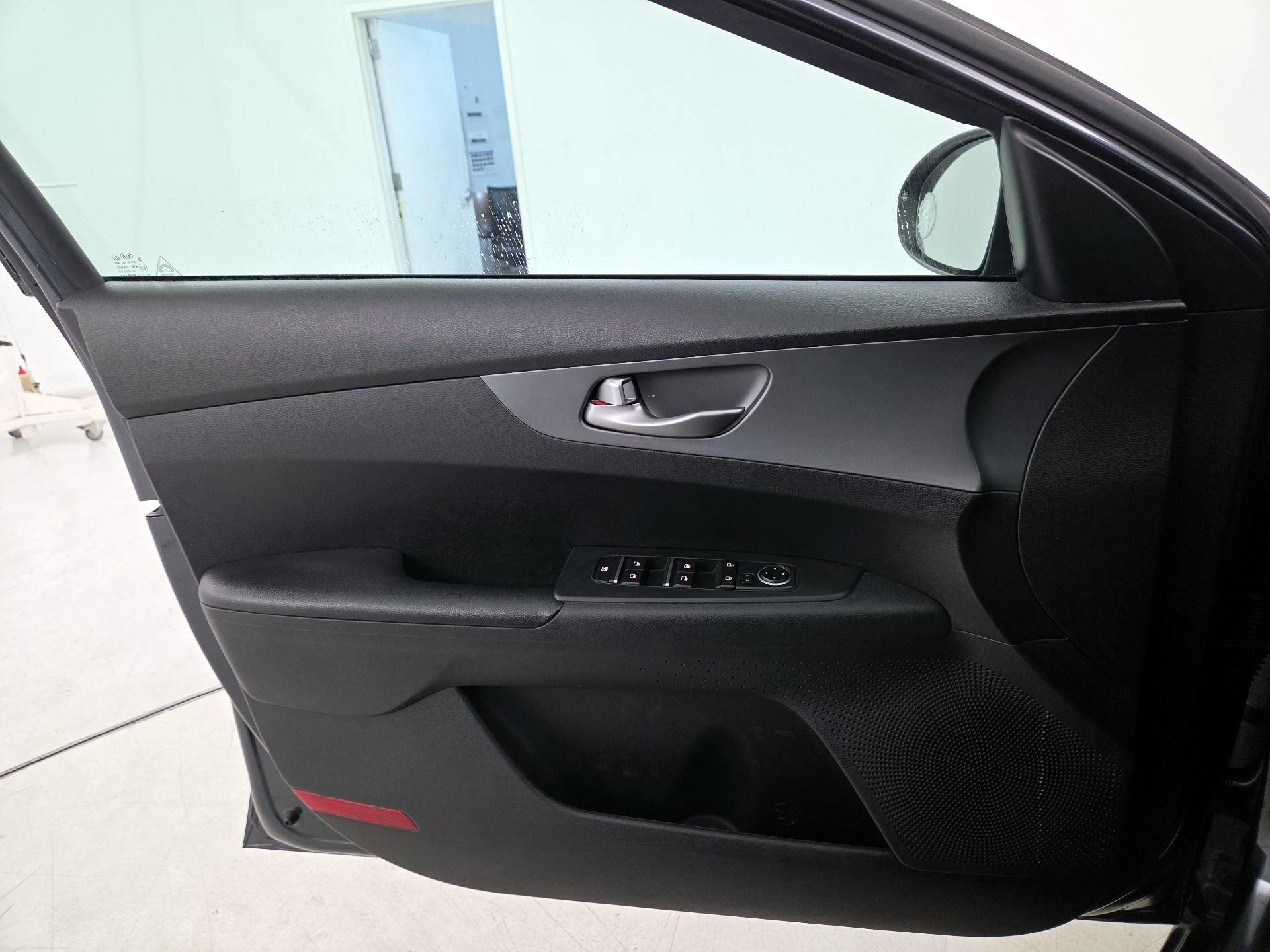 Thumbnail: 2021 Kia Forte - 12