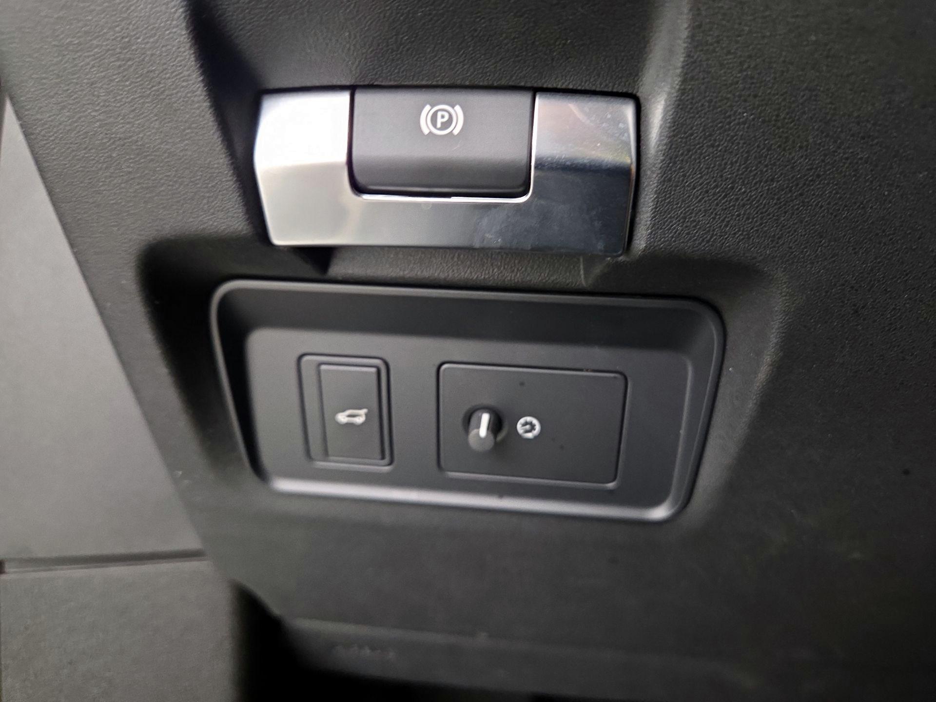 Thumbnail: 2020 Land Rover Range Rover Evoque - 13