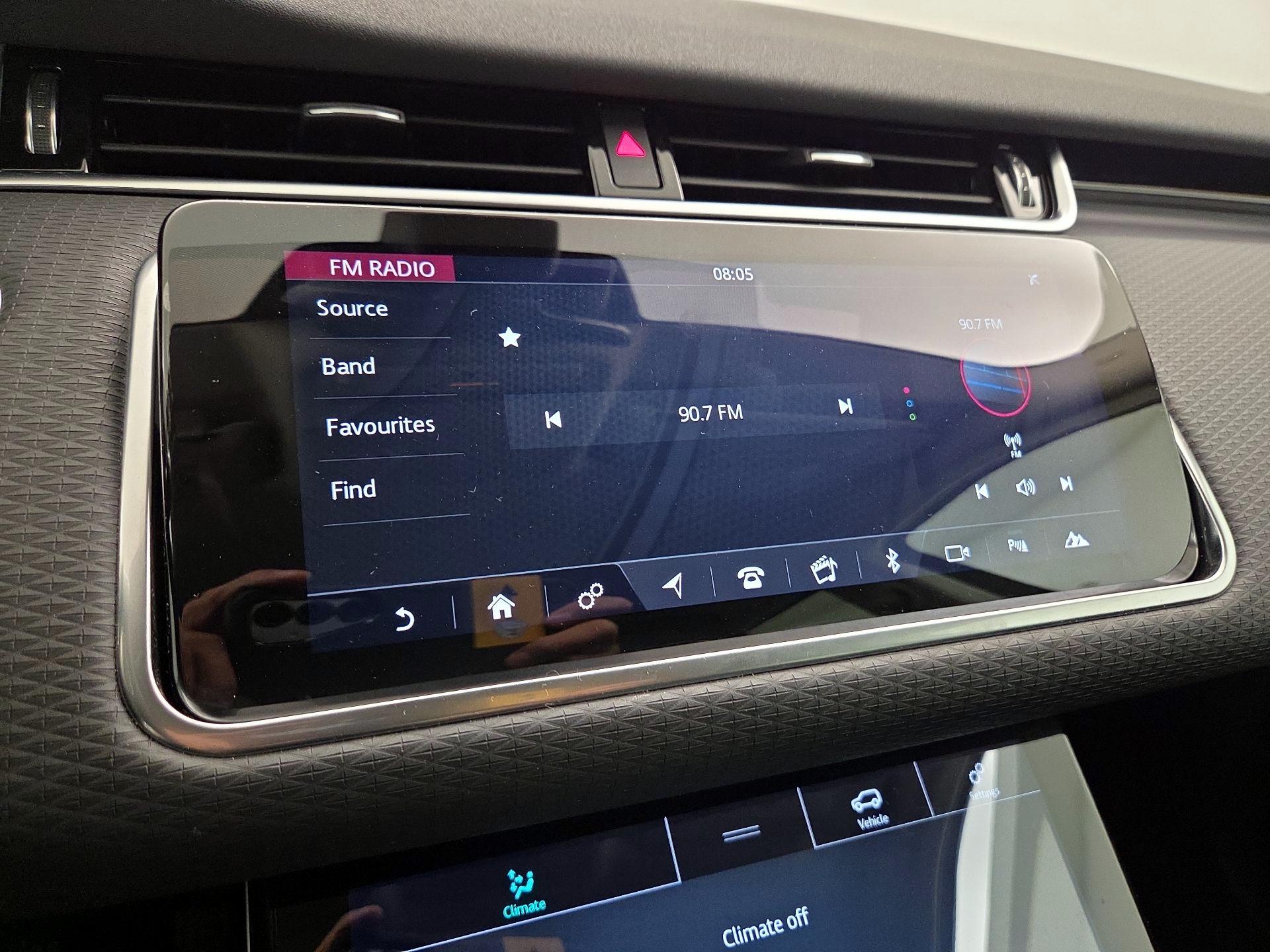 Thumbnail: 2020 Land Rover Range Rover Evoque - 16