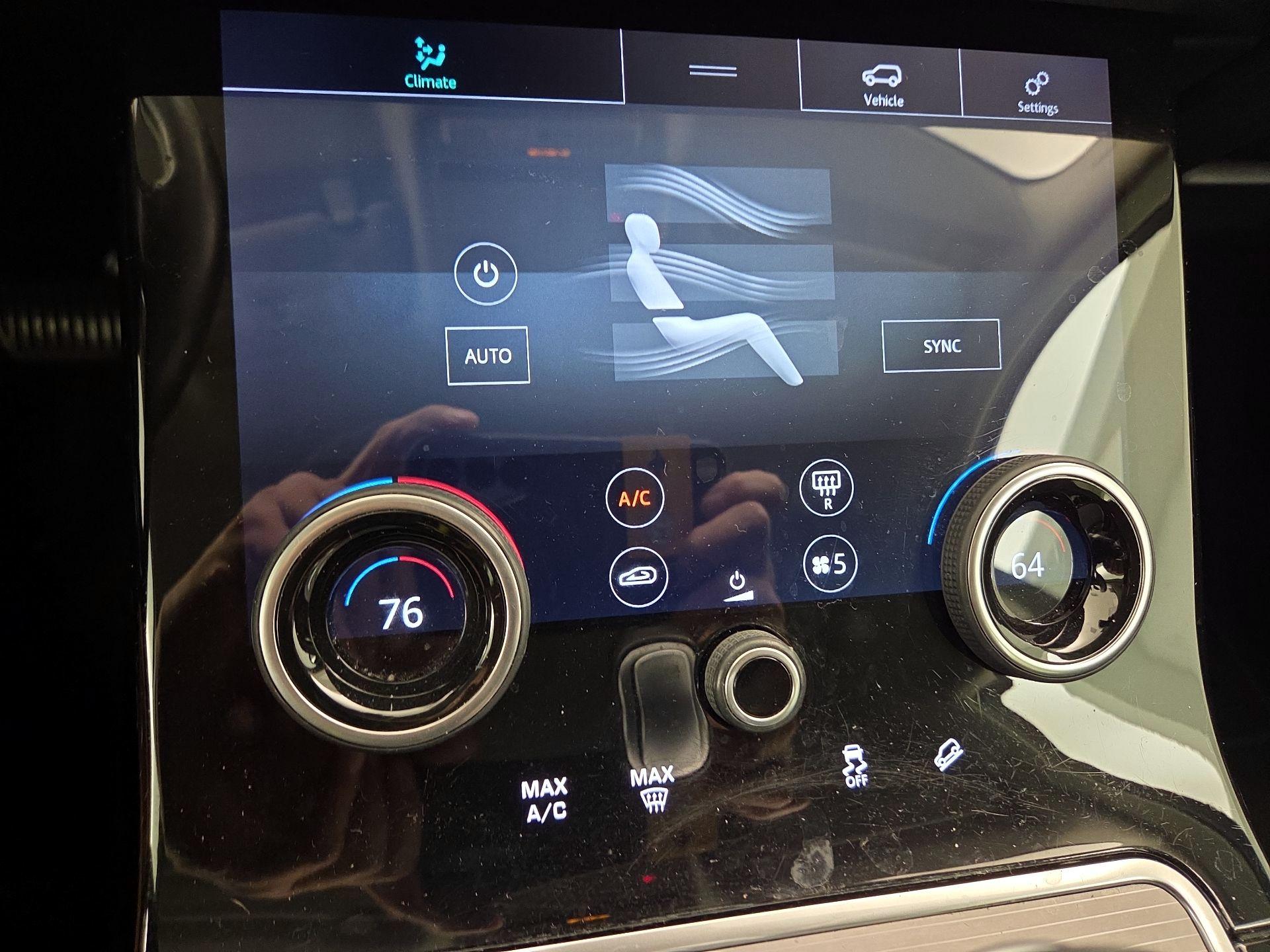 Thumbnail: 2020 Land Rover Range Rover Evoque - 17