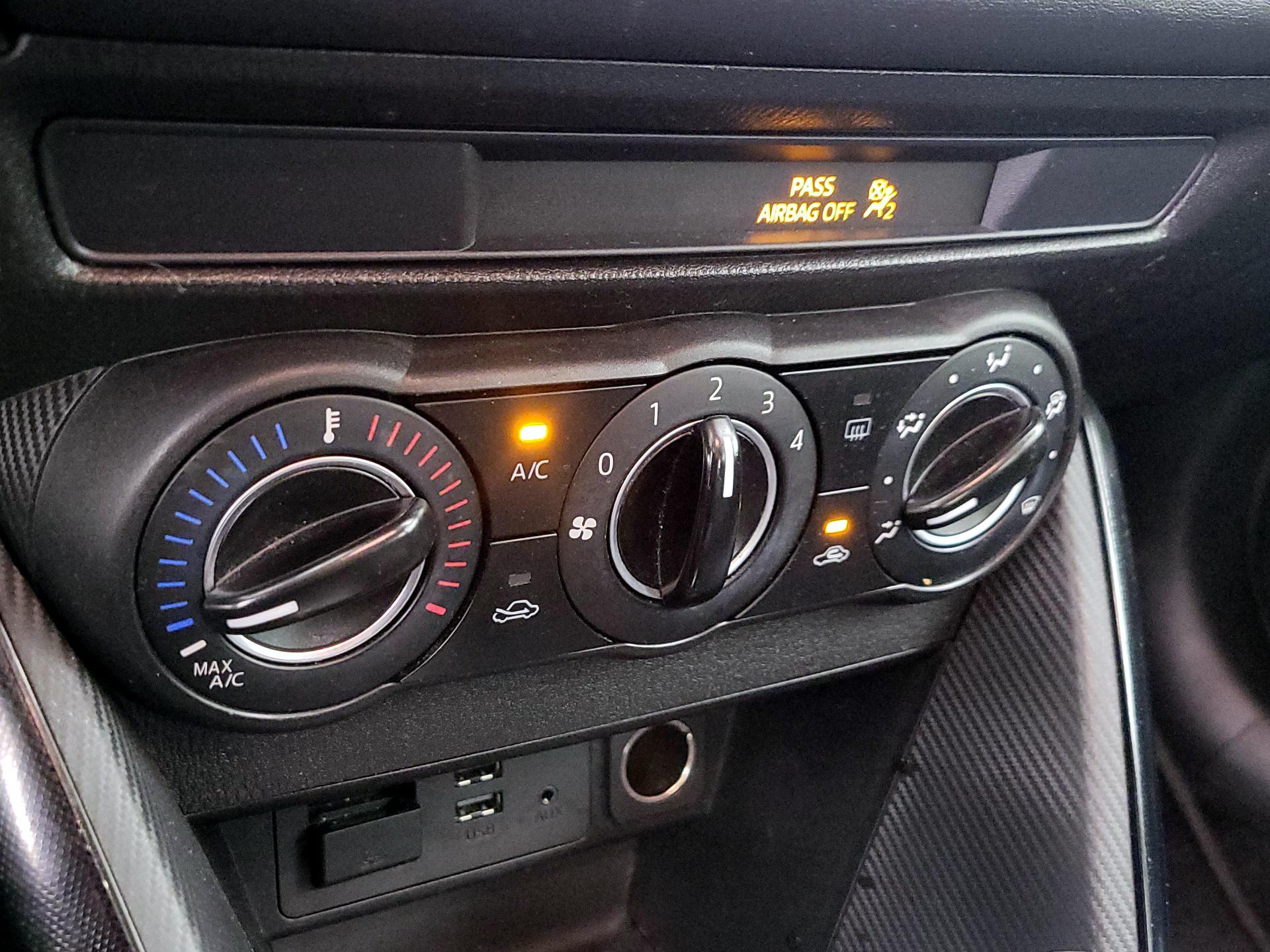 Thumbnail: 2018 Toyota Yaris iA - 17