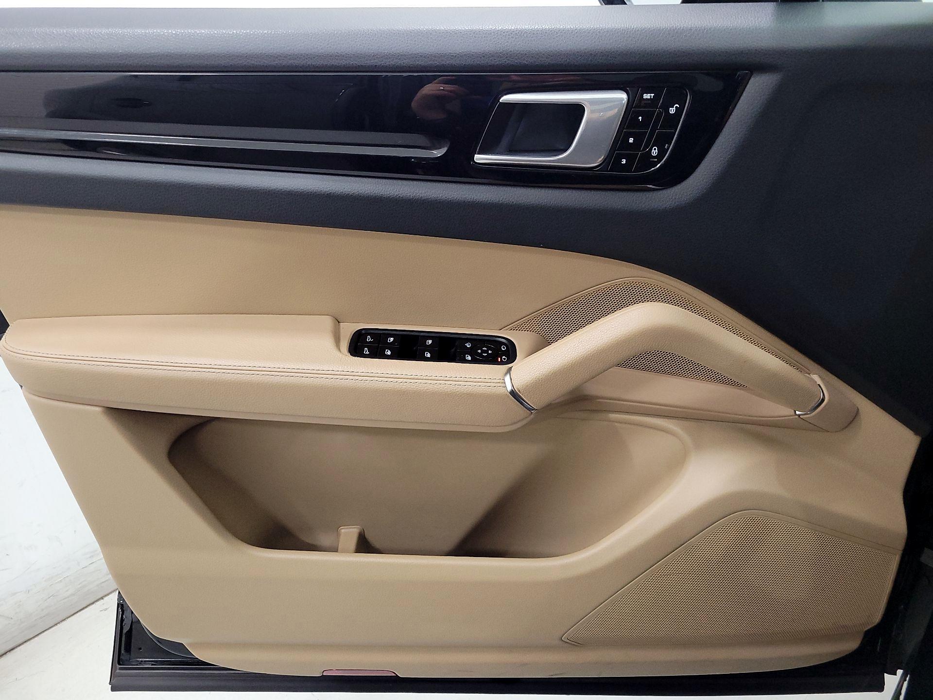 Thumbnail: 2019 Porsche Cayenne - 12