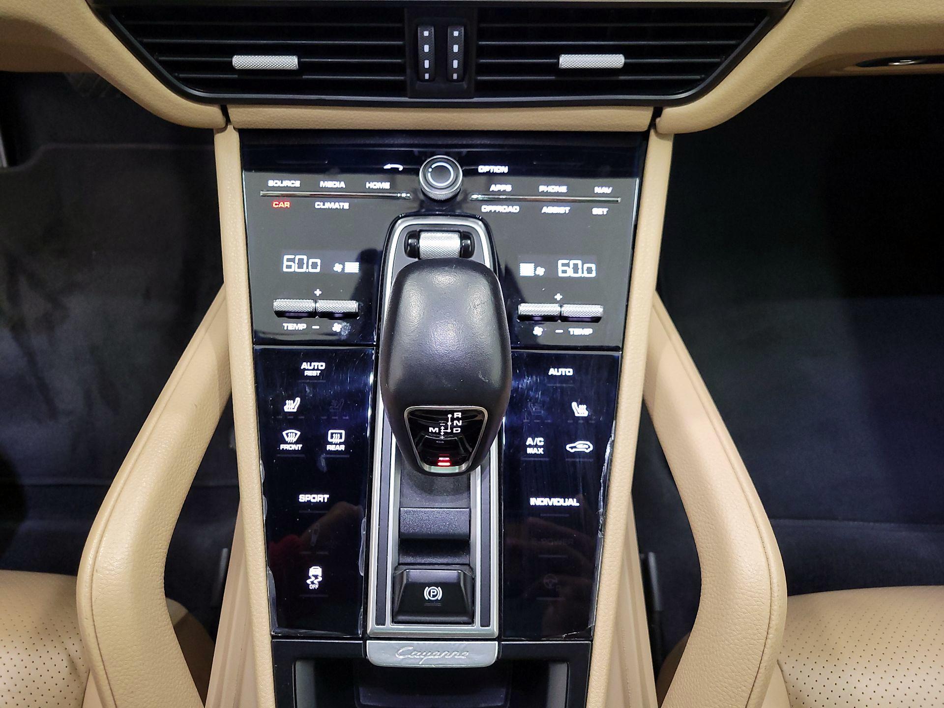 Thumbnail: 2019 Porsche Cayenne - 17