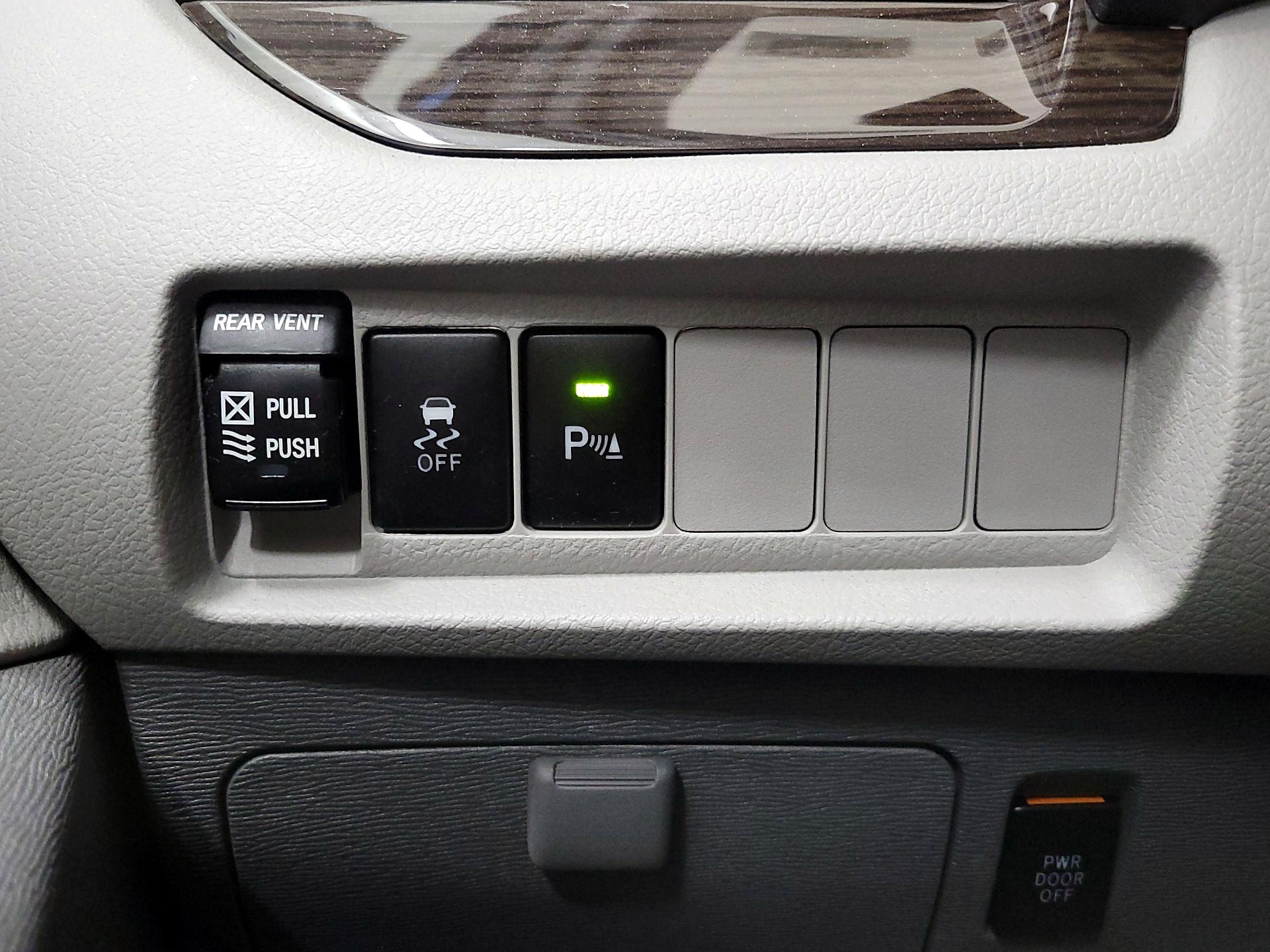 Thumbnail: 2019 Toyota Sienna - 13