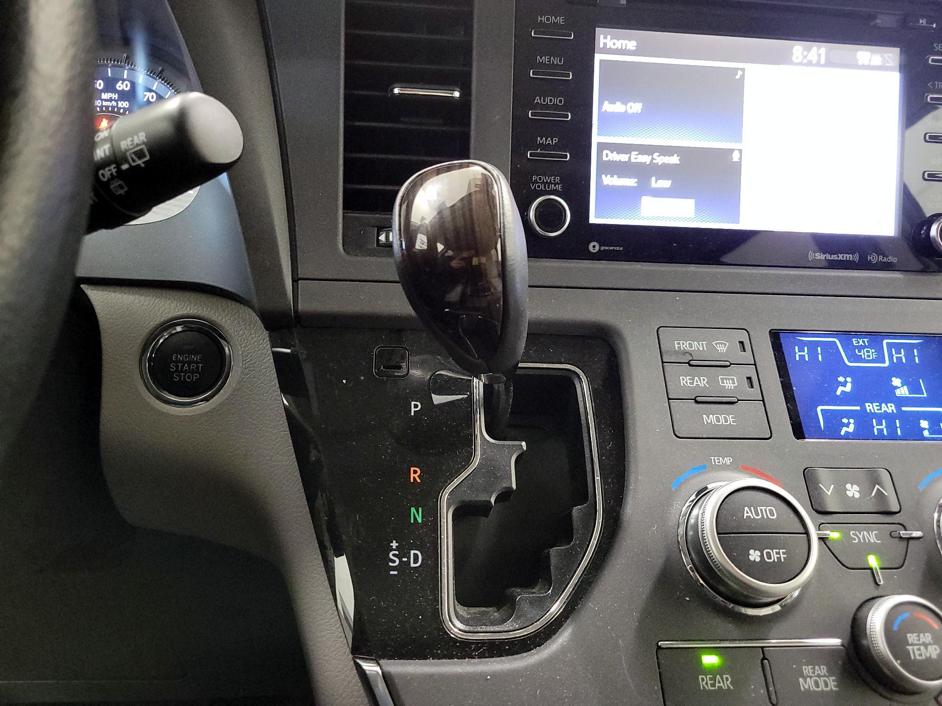 Thumbnail: 2019 Toyota Sienna - 18