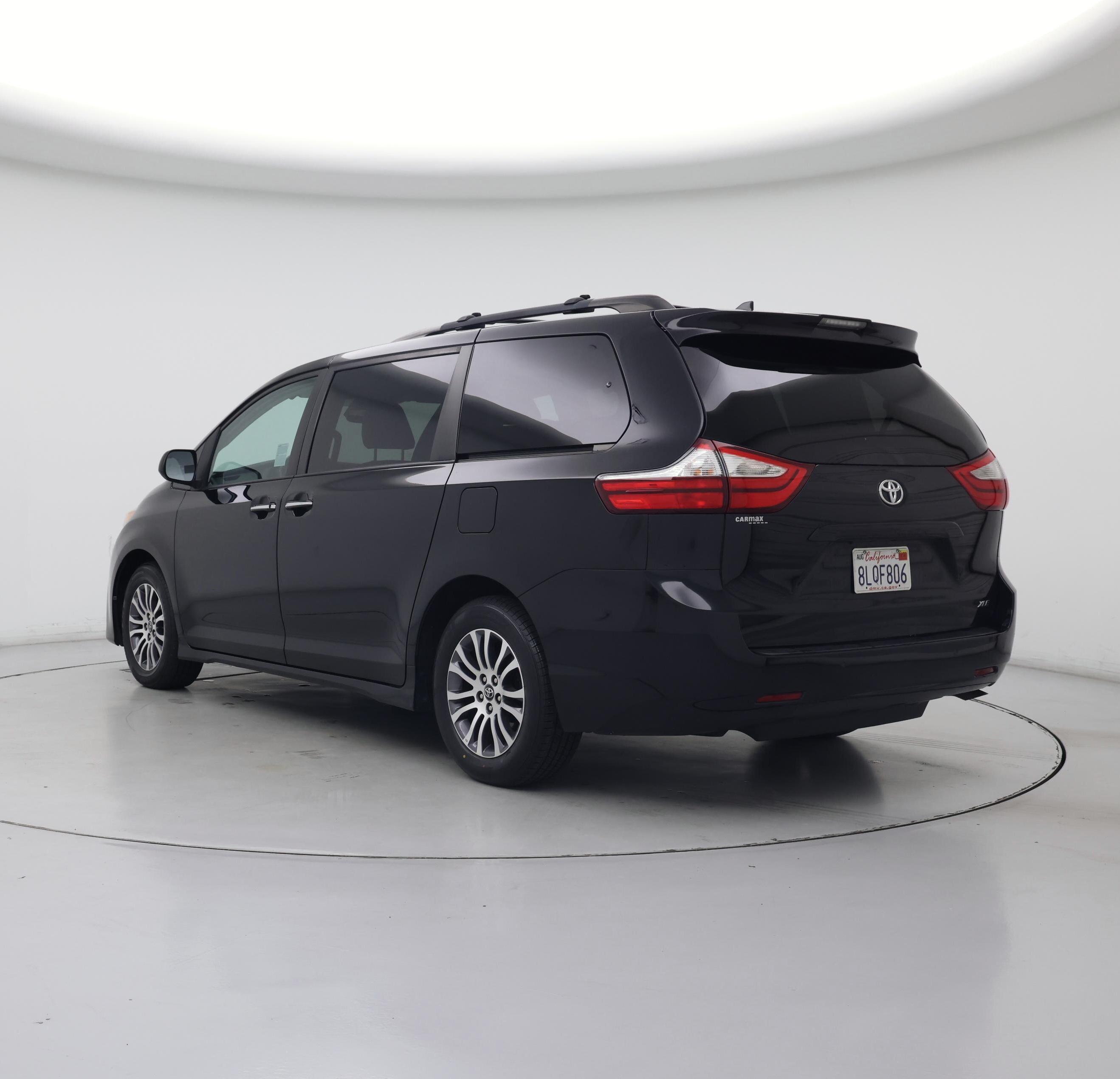 Thumbnail: 2019 Toyota Sienna - 2