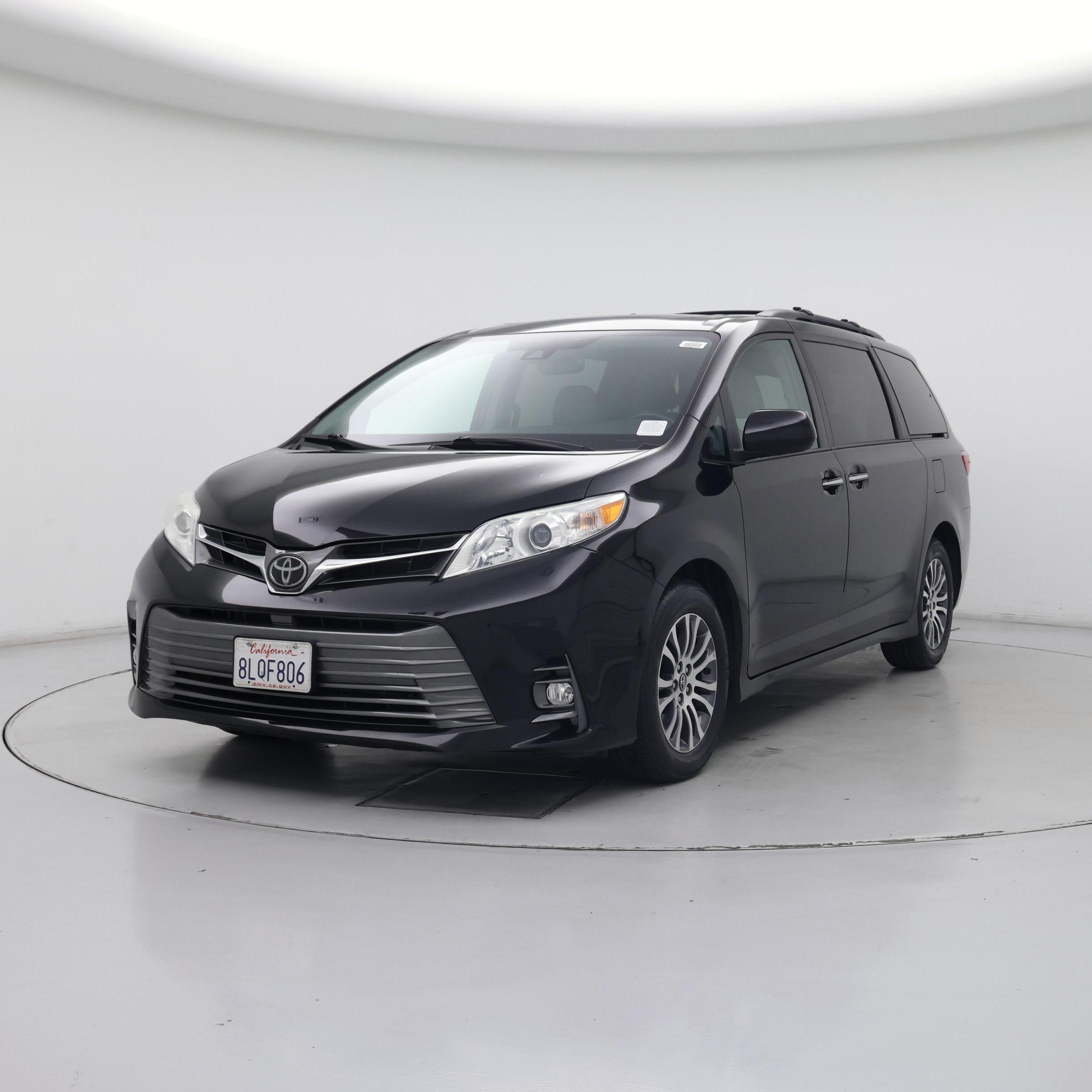 Thumbnail: 2019 Toyota Sienna - 4