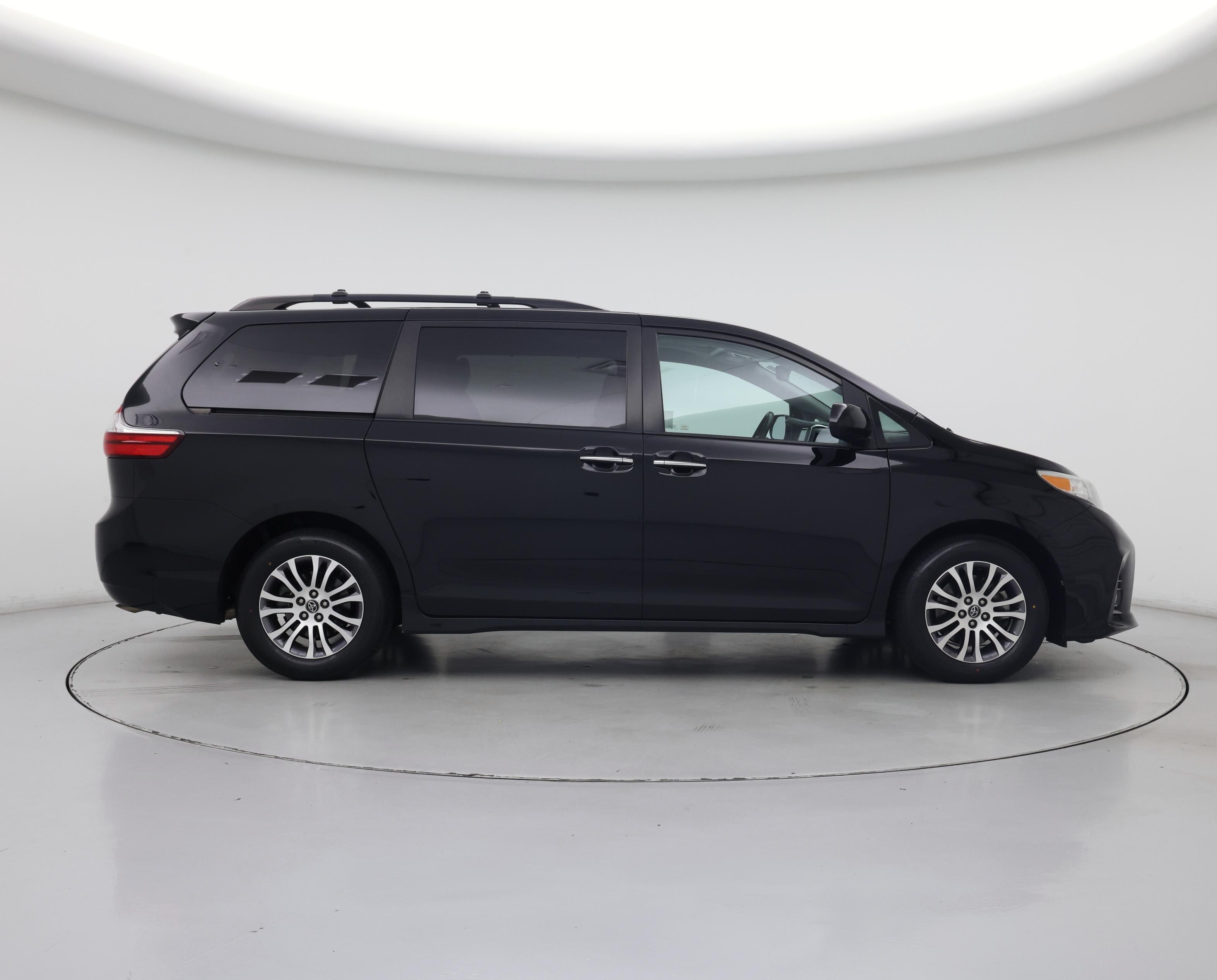Thumbnail: 2019 Toyota Sienna - 7