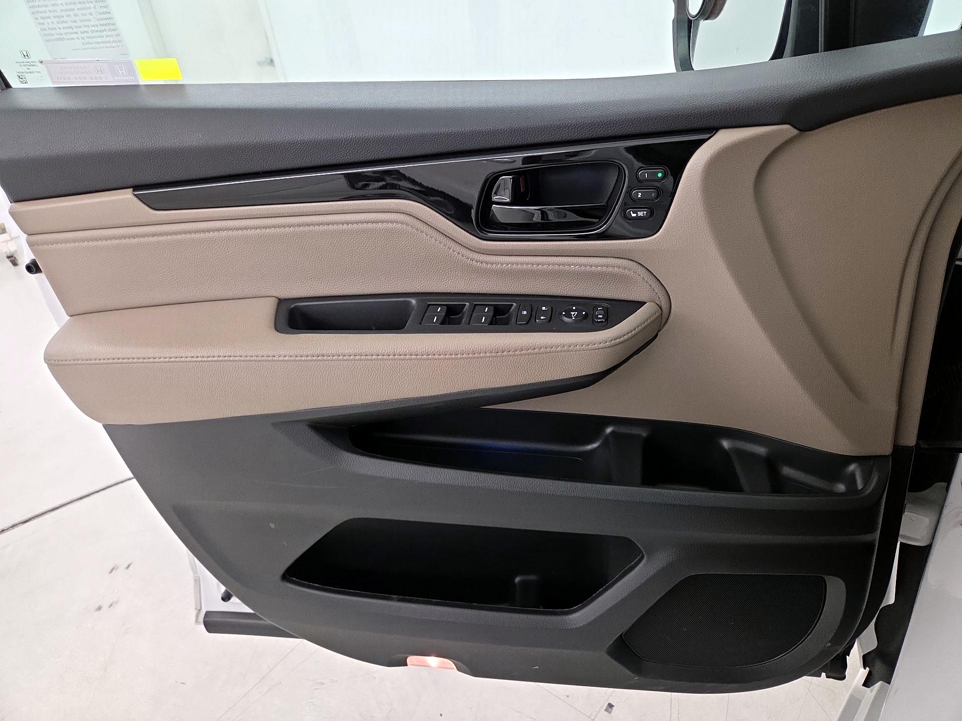 Thumbnail: 2023 Honda Odyssey - 12