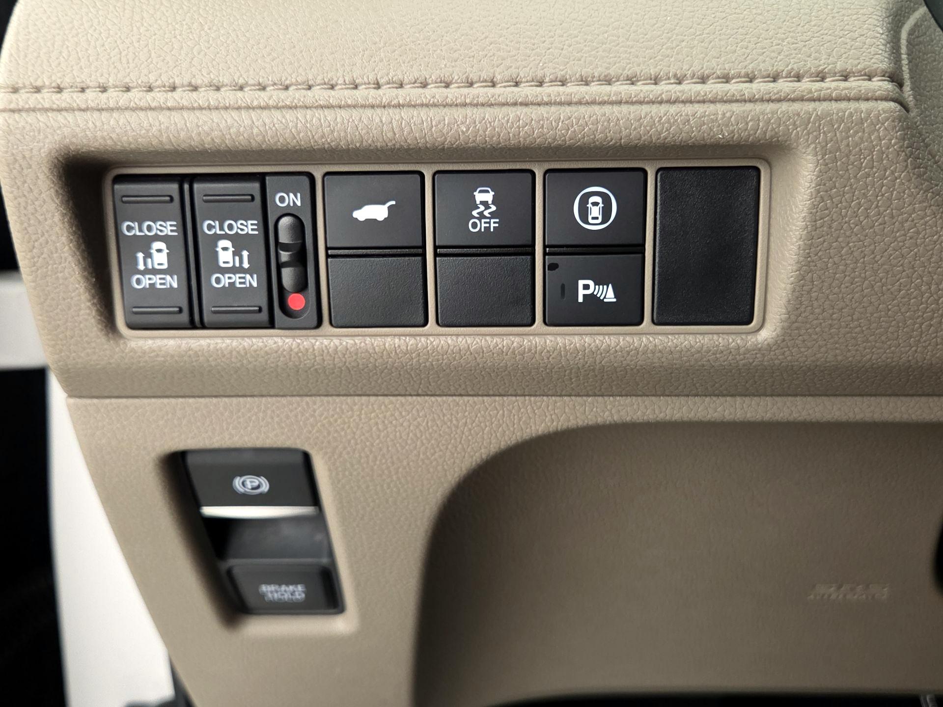 Thumbnail: 2023 Honda Odyssey - 13