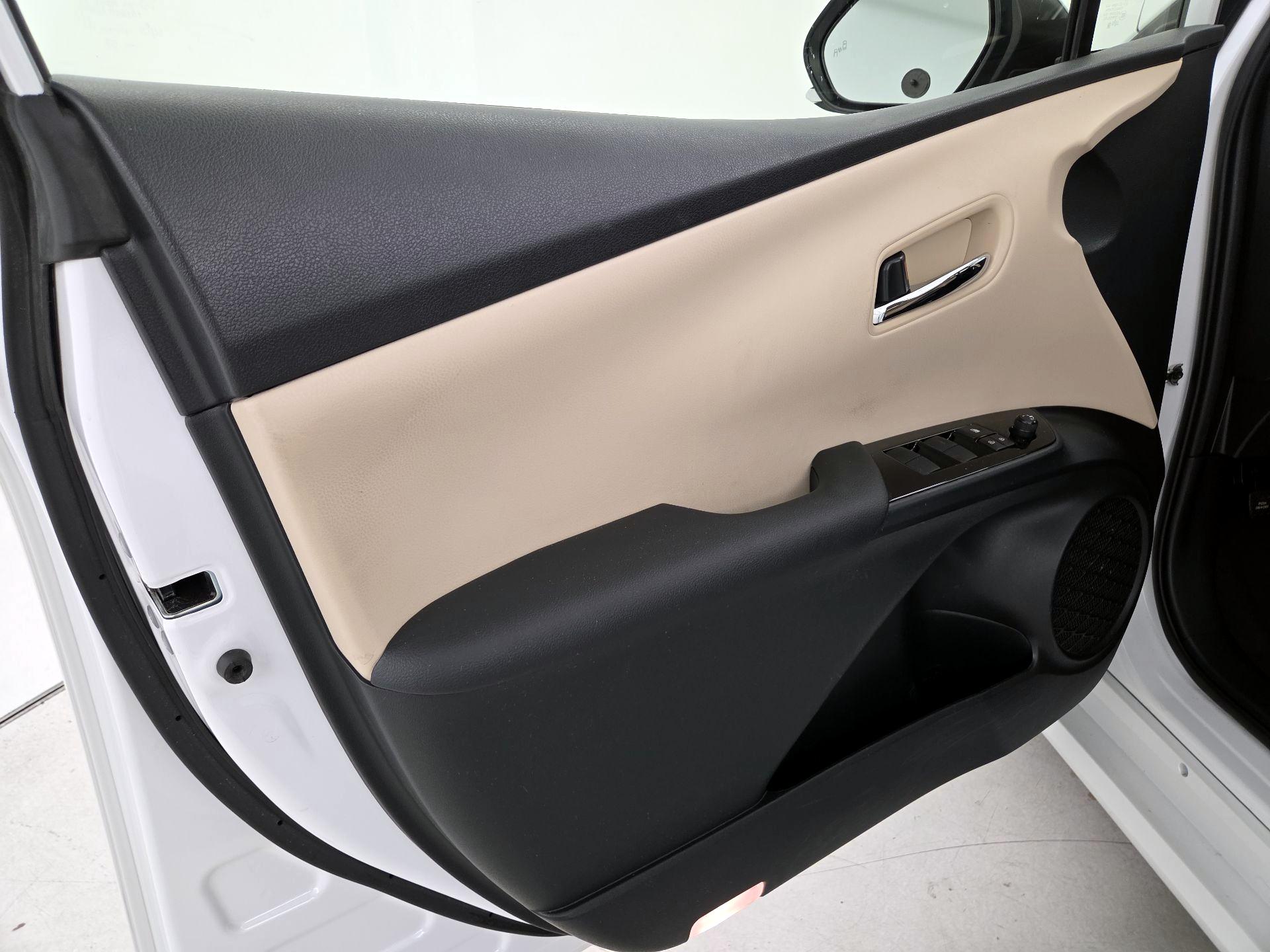 Thumbnail: 2021 Toyota Prius - 12