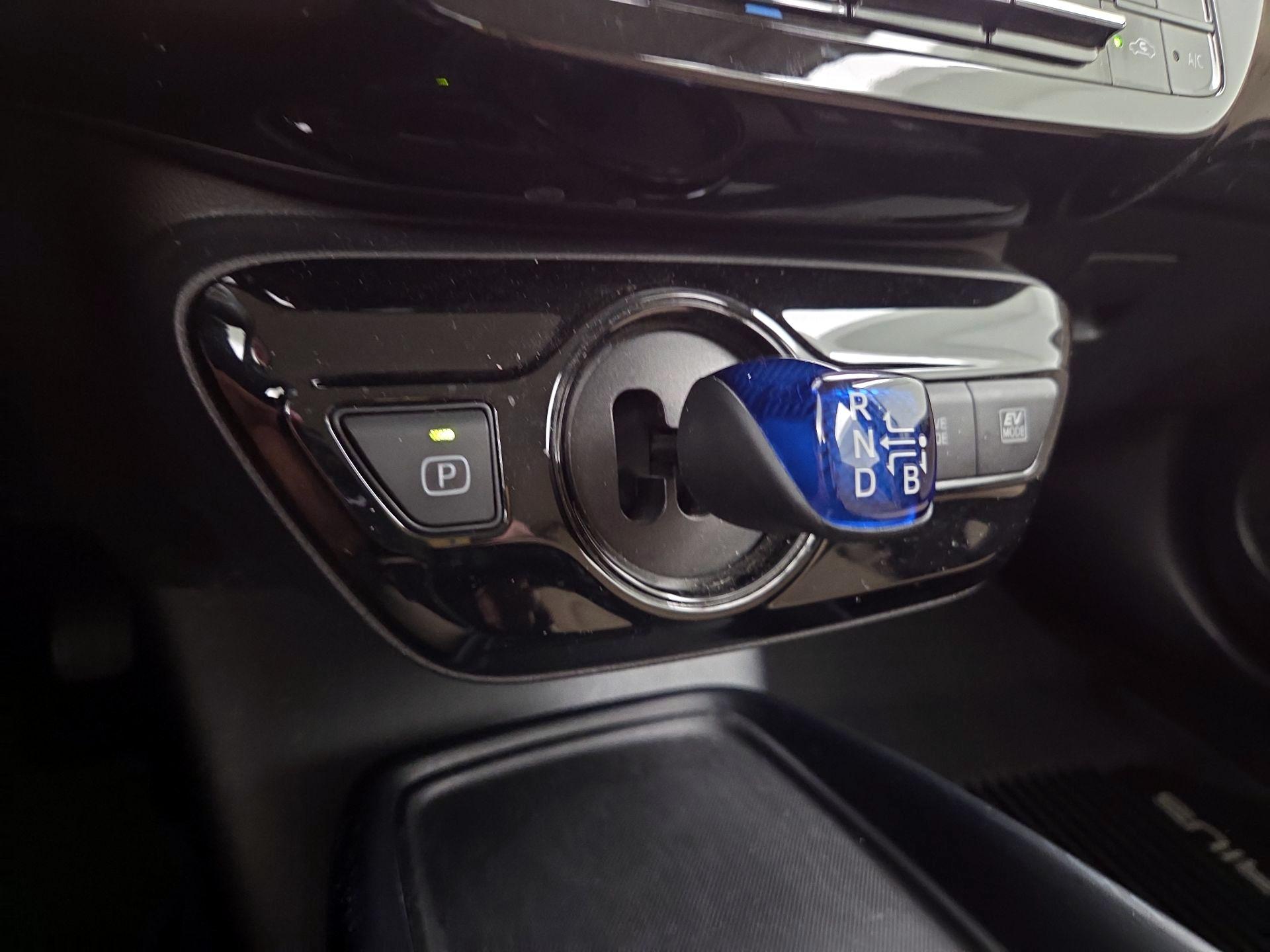 Thumbnail: 2021 Toyota Prius - 17