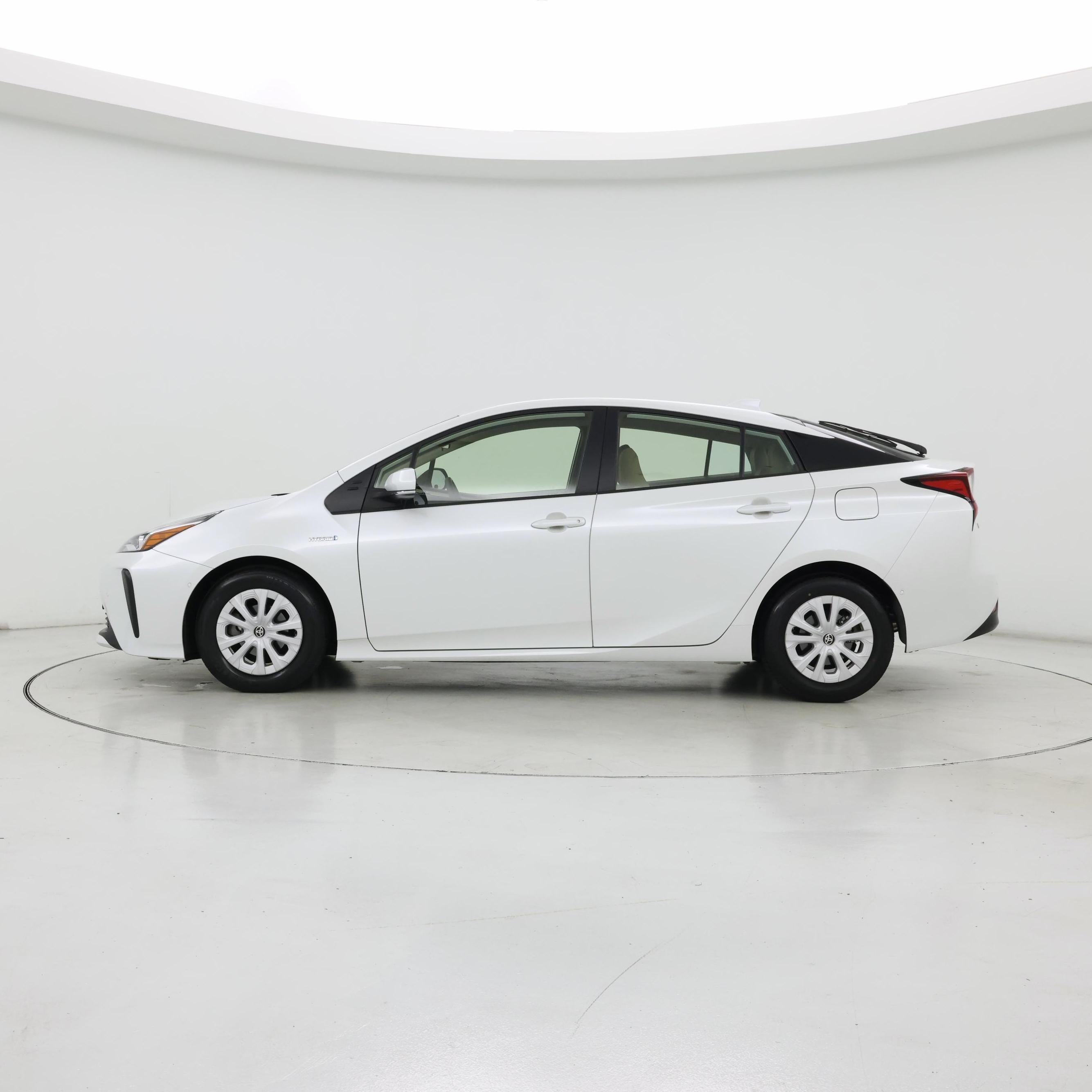 Thumbnail: 2021 Toyota Prius - 3