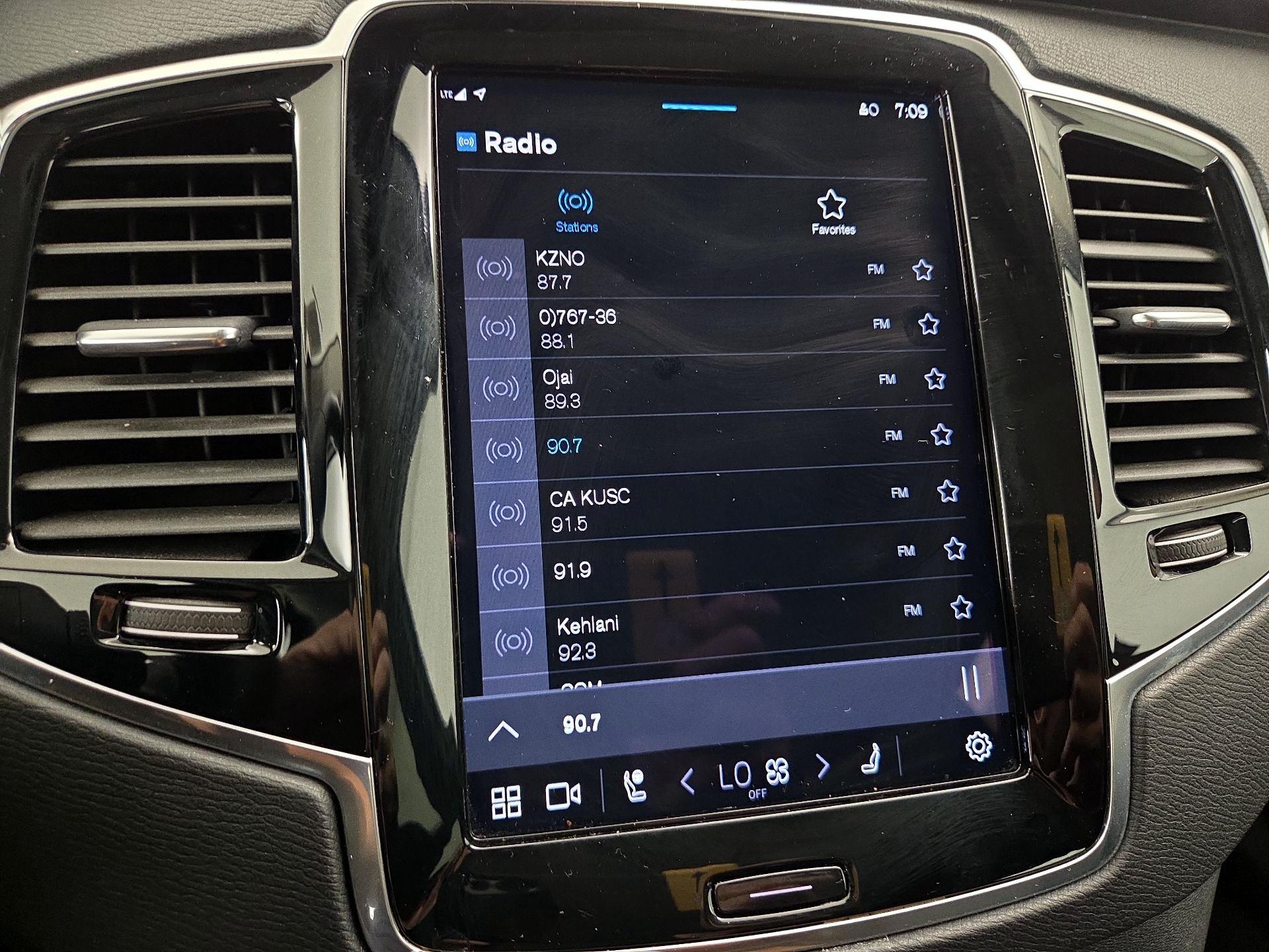 Thumbnail: 2023 Volvo XC90 - 16