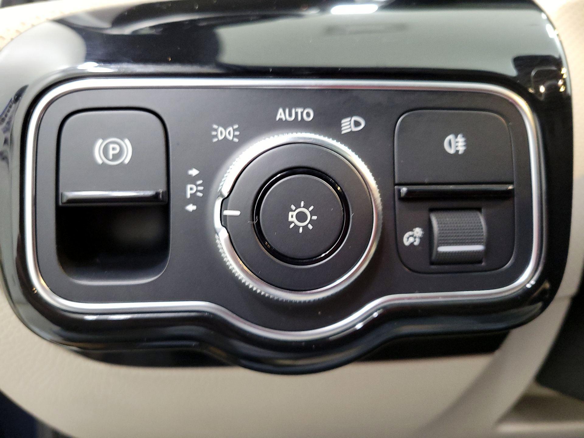 Thumbnail: 2019 Mercedes-Benz A-Class - 13