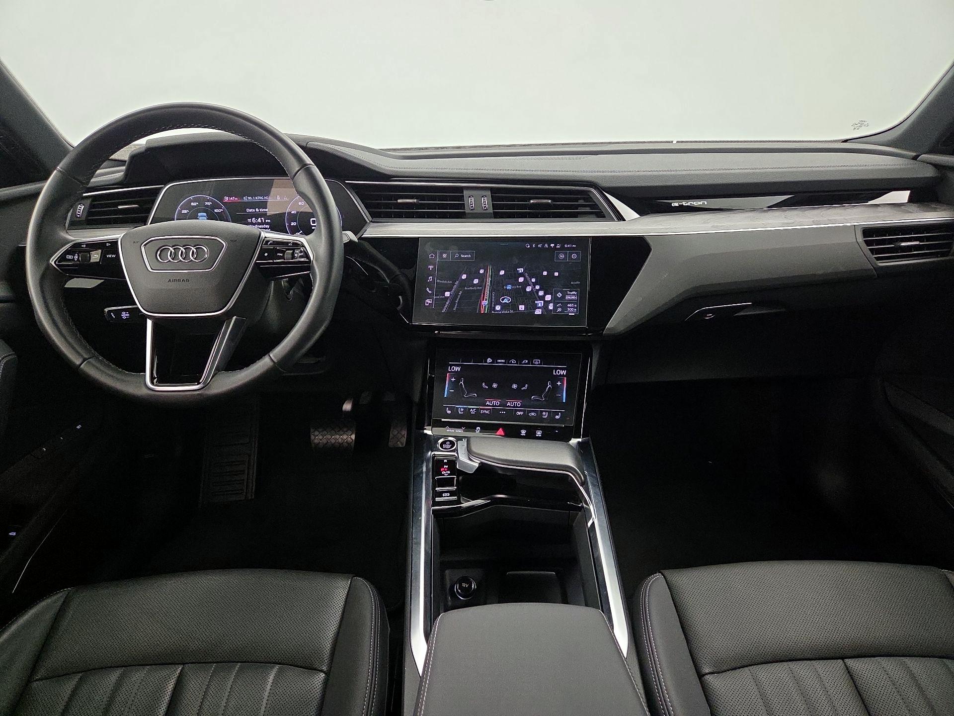 Thumbnail: 2023 Audi e-tron S - 9