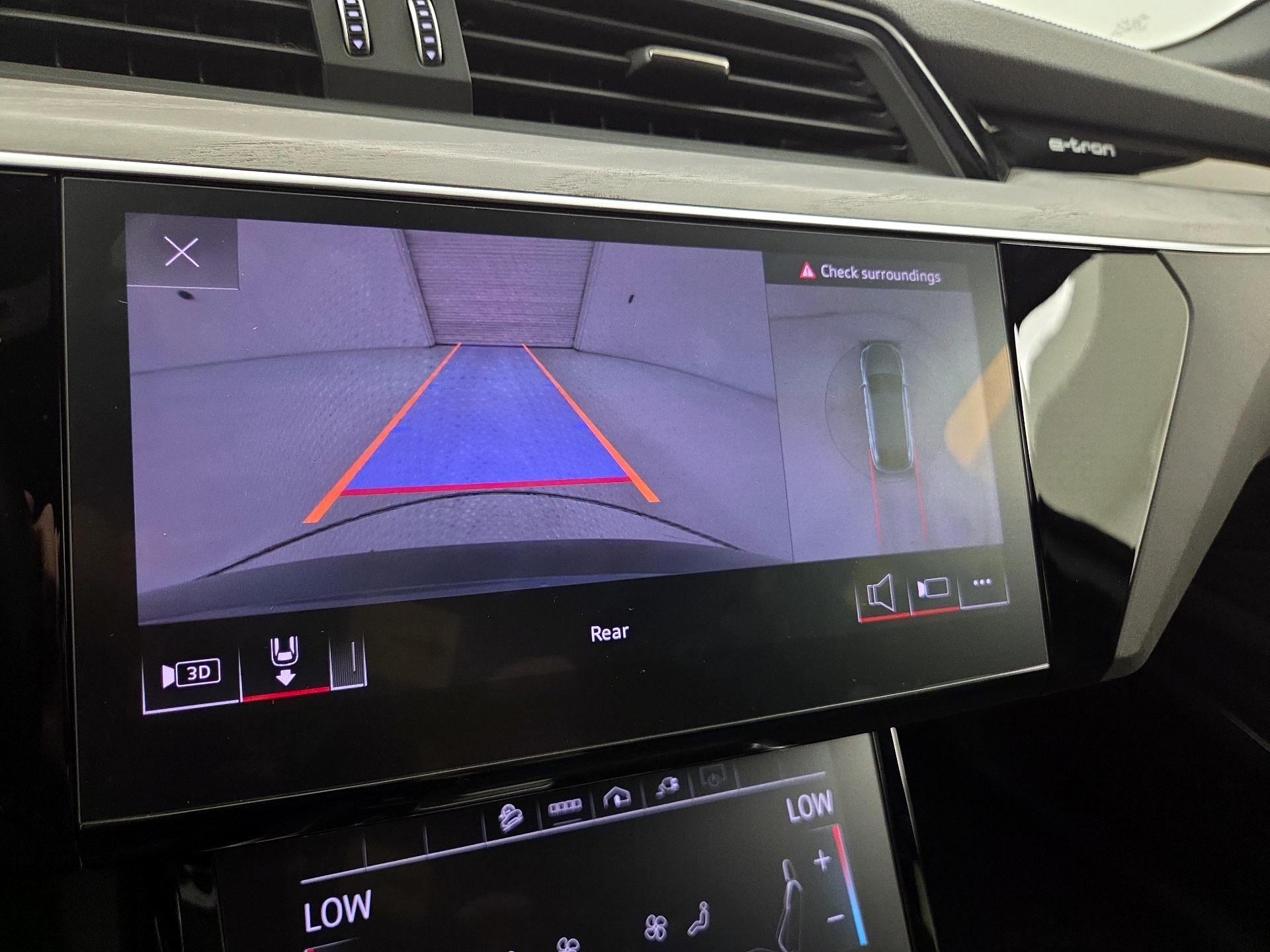 Thumbnail: 2023 Audi e-tron S - 15