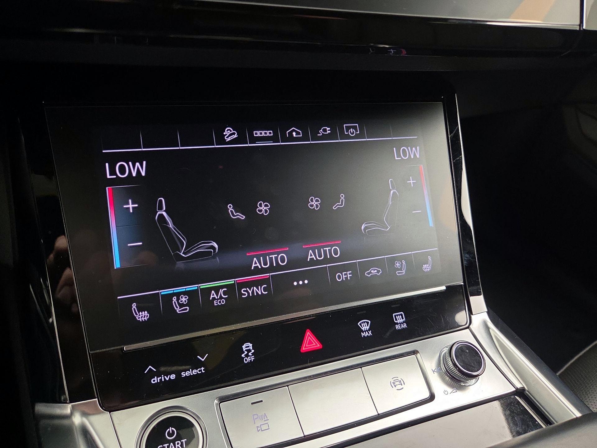 Thumbnail: 2023 Audi e-tron S - 17